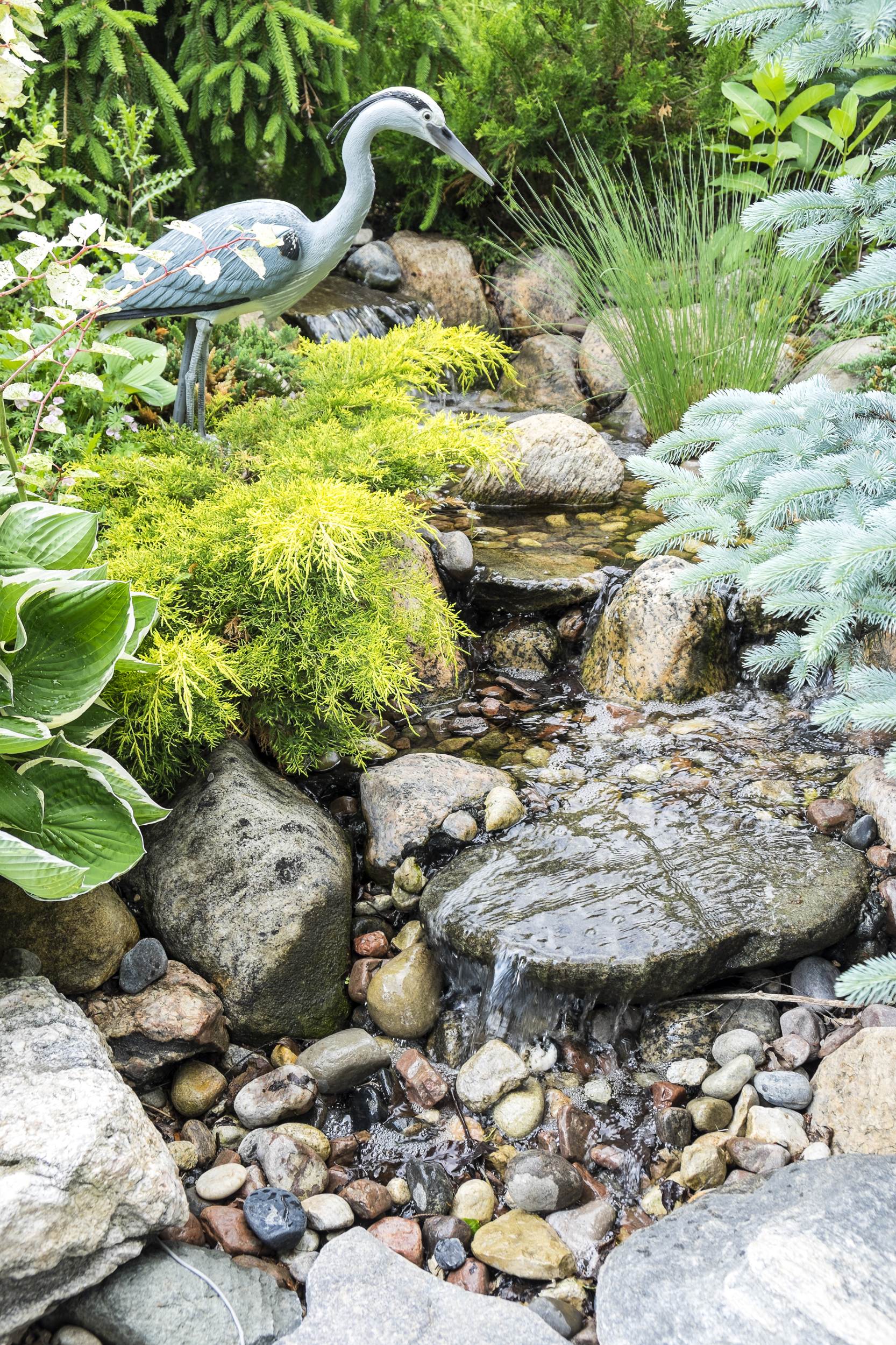 Bachlauf selber bauen Anleitung für den Garten OBI
