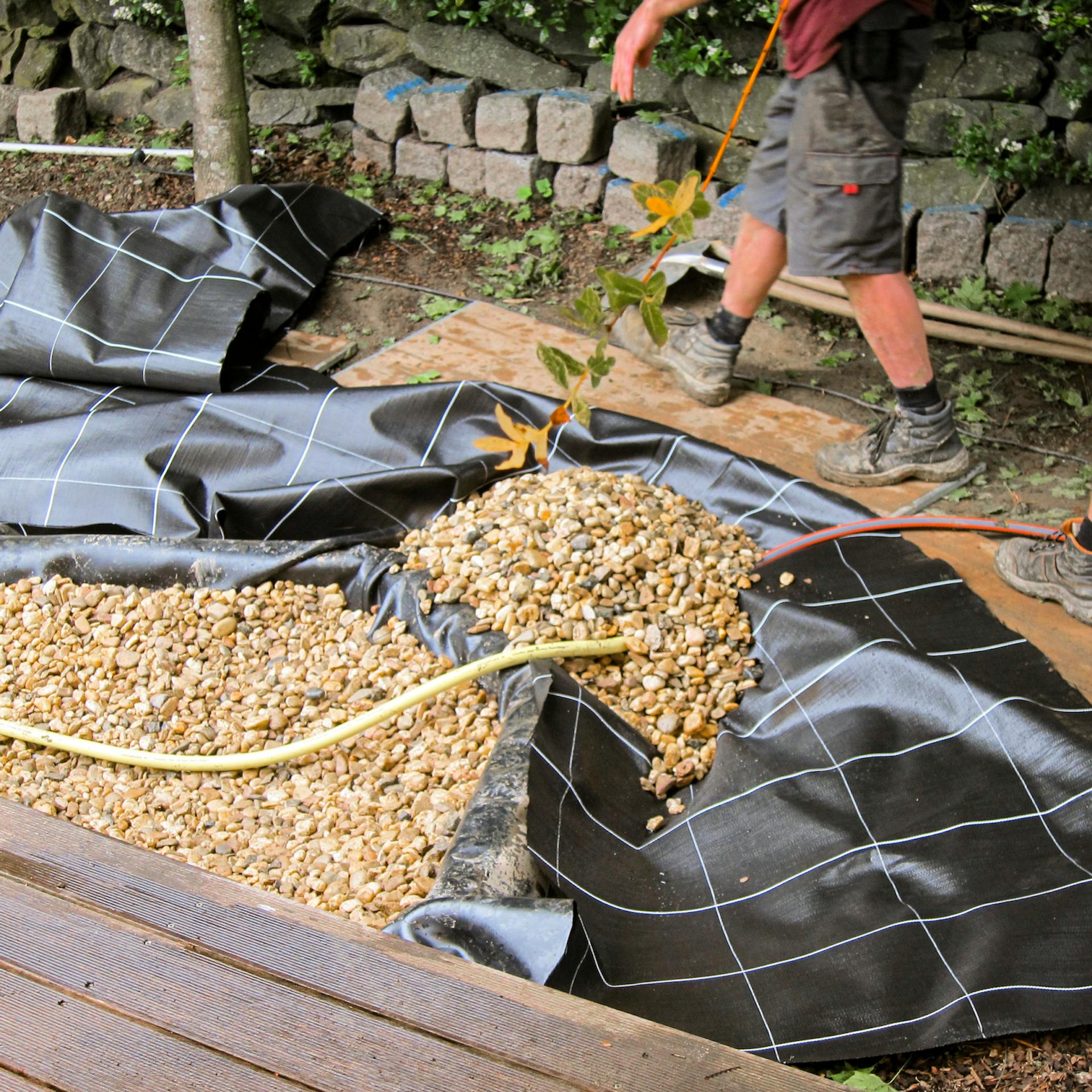 Kavics eloszlatva a különböző tózónákban.