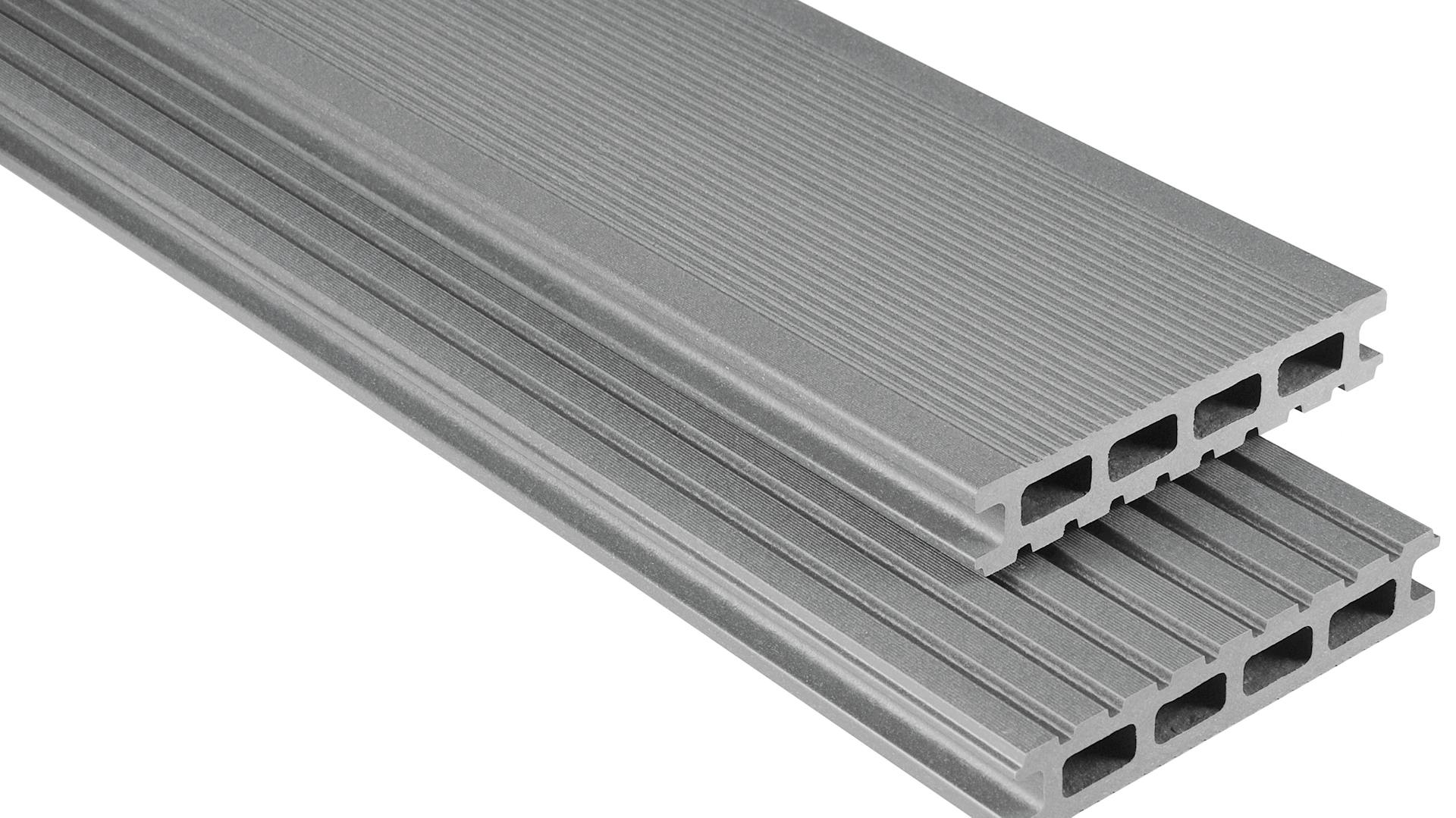 Veduta dettagliata di un asse per terrazza in WPC con profilo a camera cava