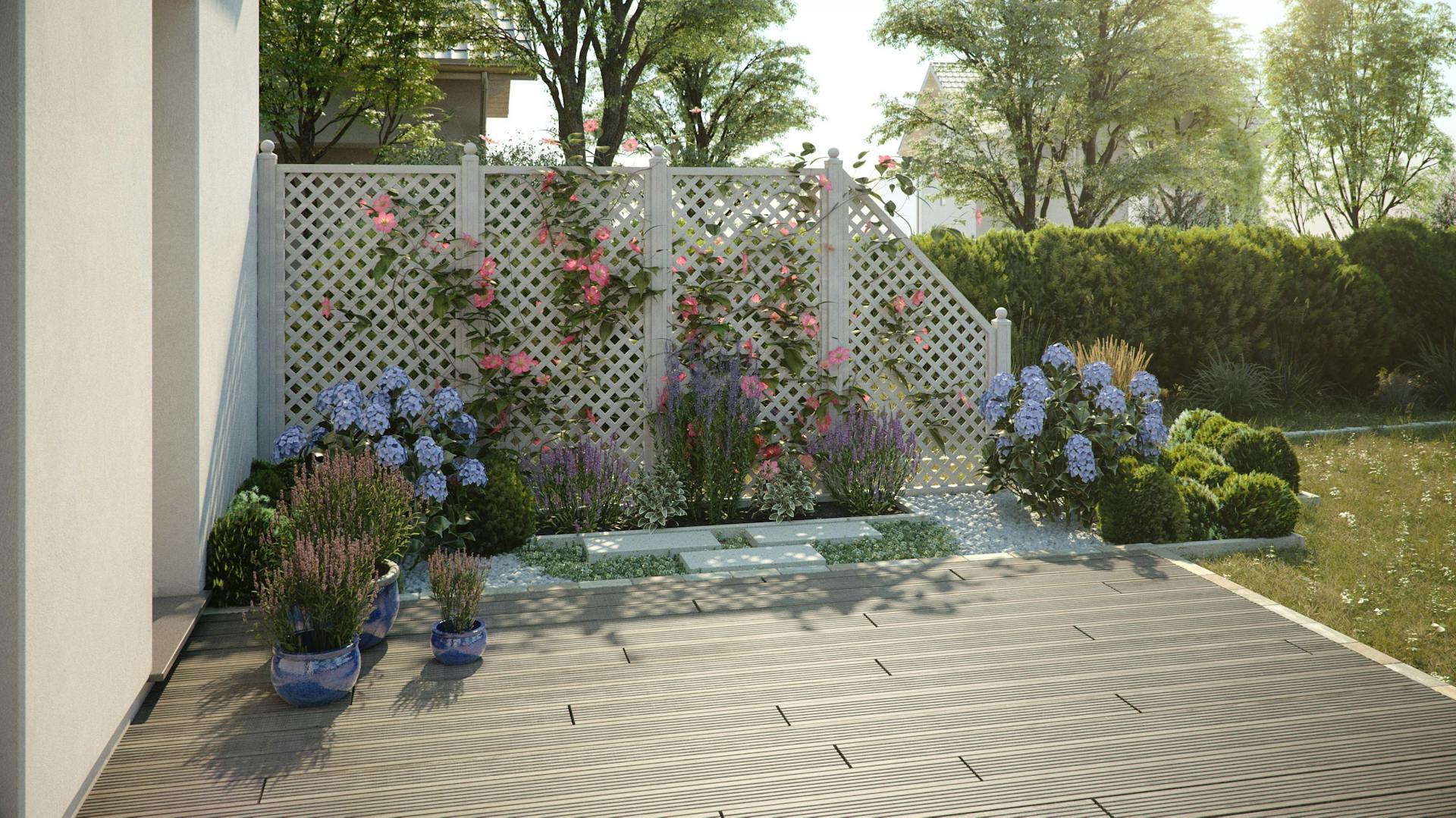 Sichtschutzzaun mit Blumen verschönert