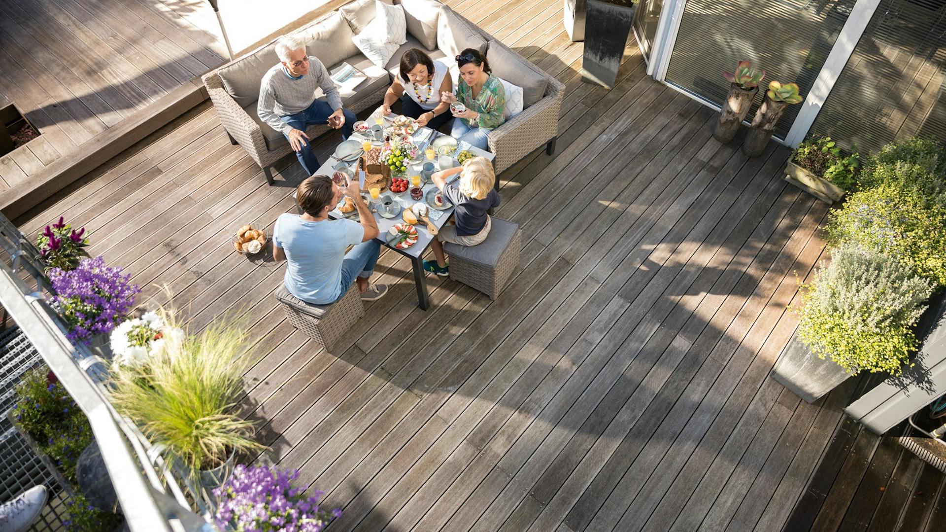 Terrassenbeläge im Vergleich