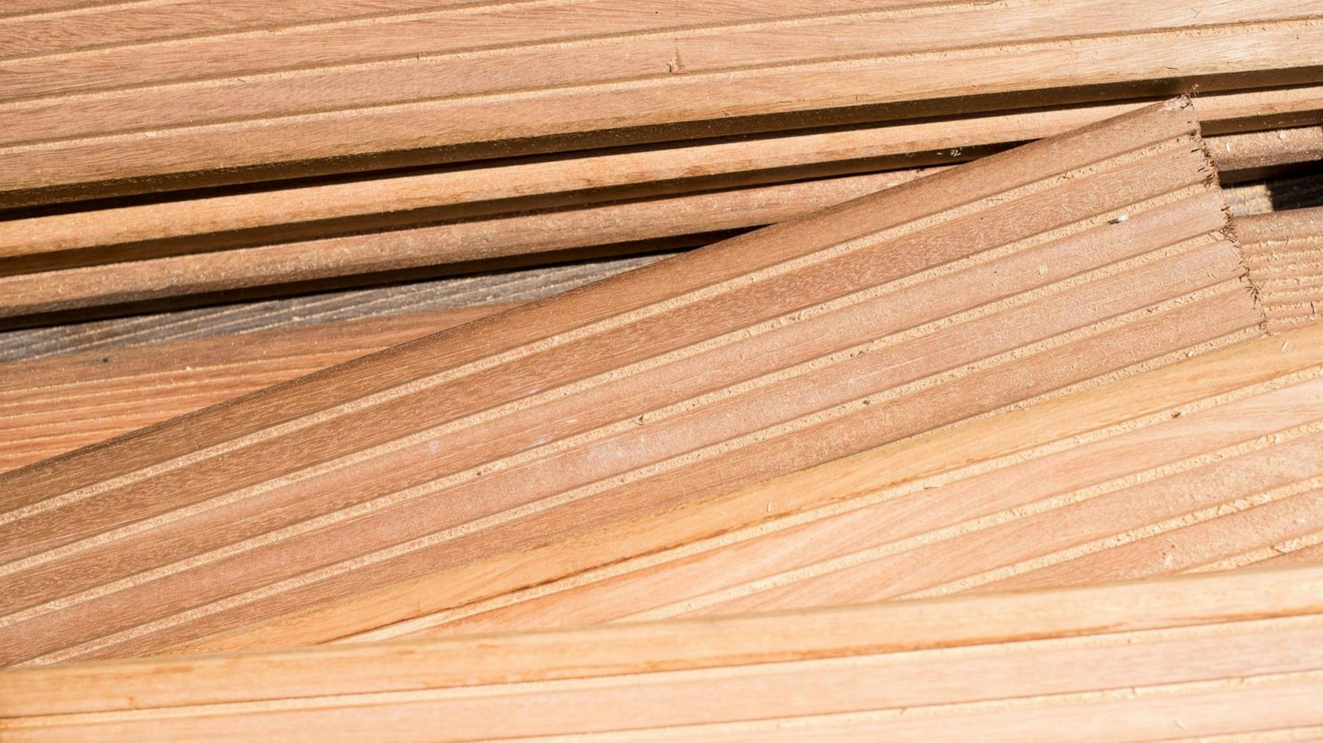 Vergleich zwischen Terrassendielen aus Laerche oder Douglasie