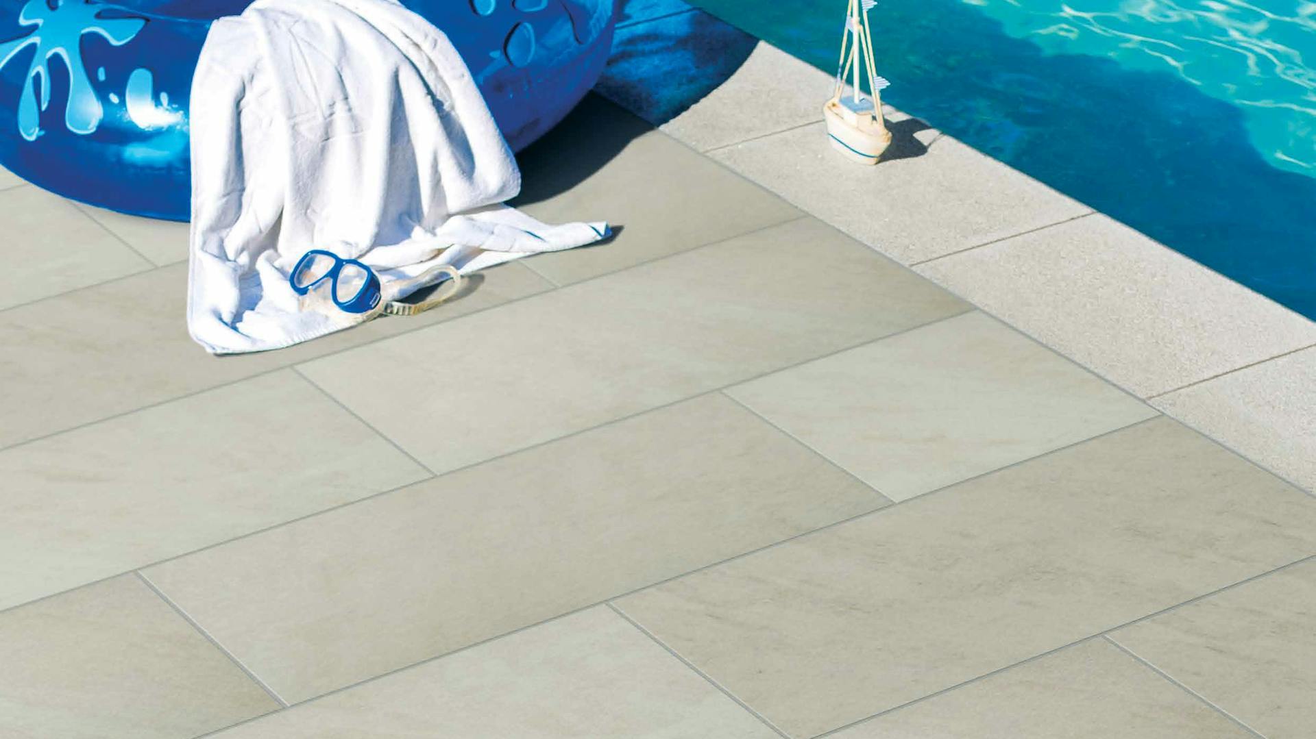 Terrassenfliesen für den Pool