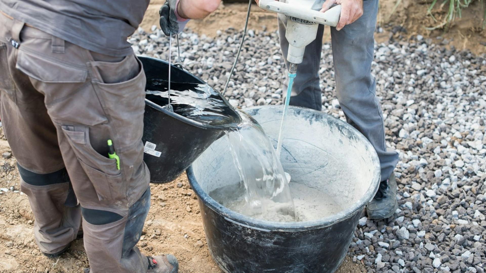 Miešanie betónu miešadlom na maltu