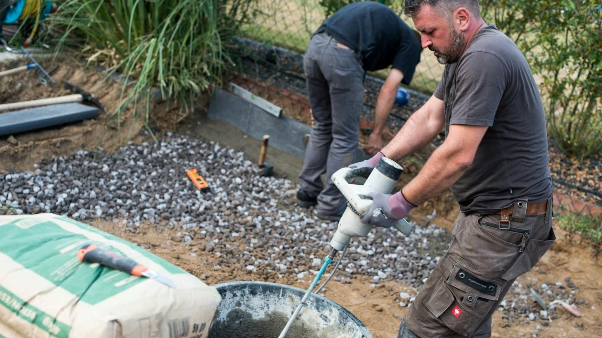 Miešanie betónu miešadlom na maltu