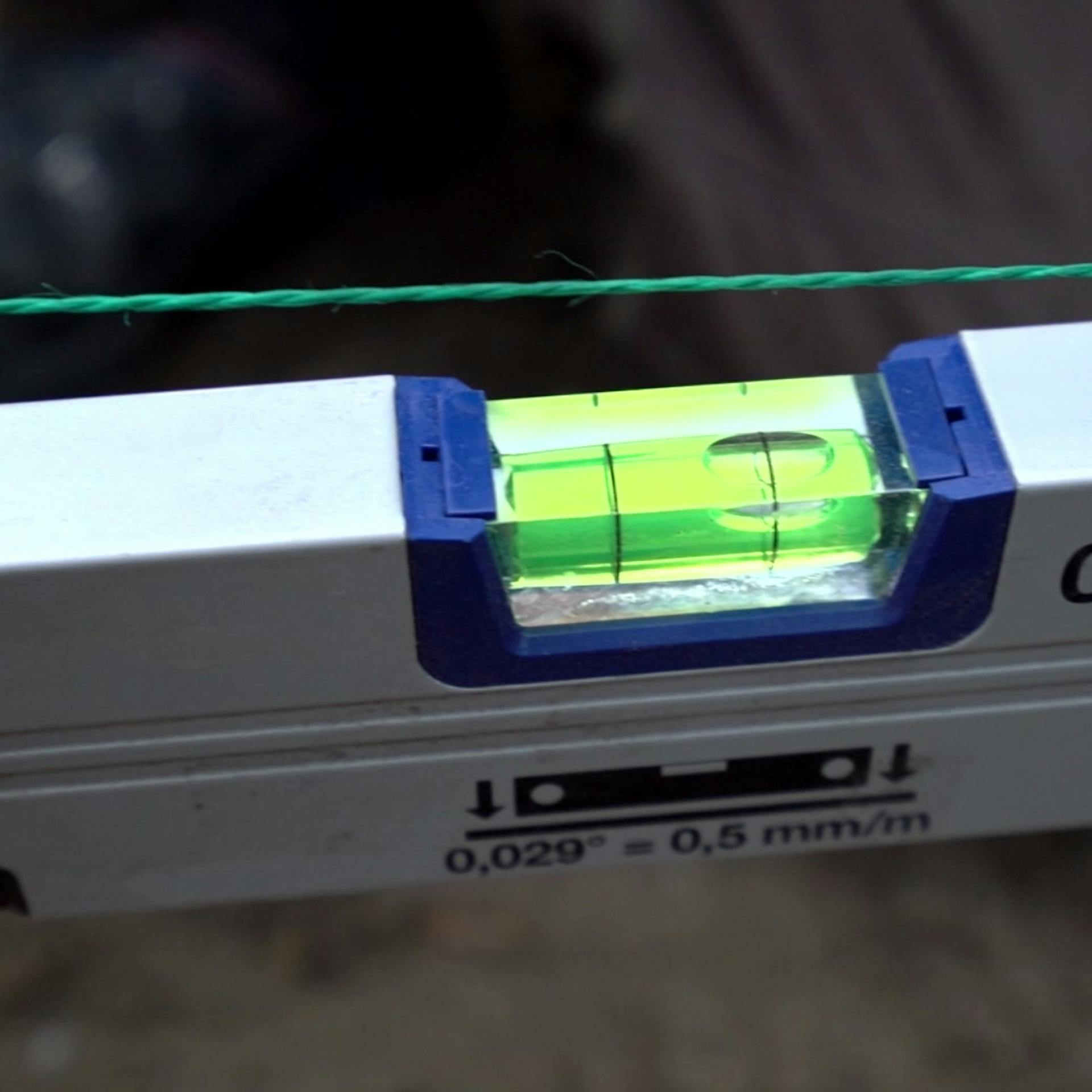 Gefälle ermitteln beim Terrassenbau – Anleitung | OBI