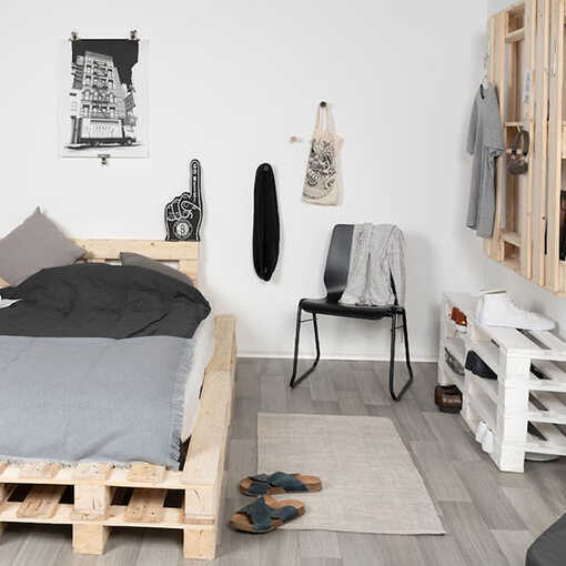 Zimmer mit Palettenmöbeln