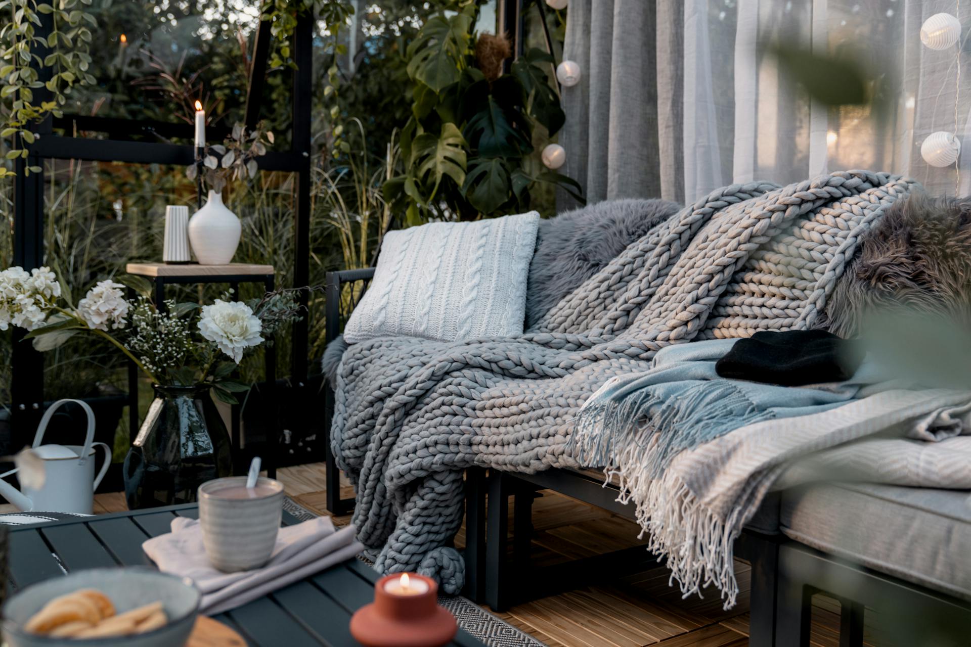Goditi le giornate autunnali sul balcone e sulla terrazza