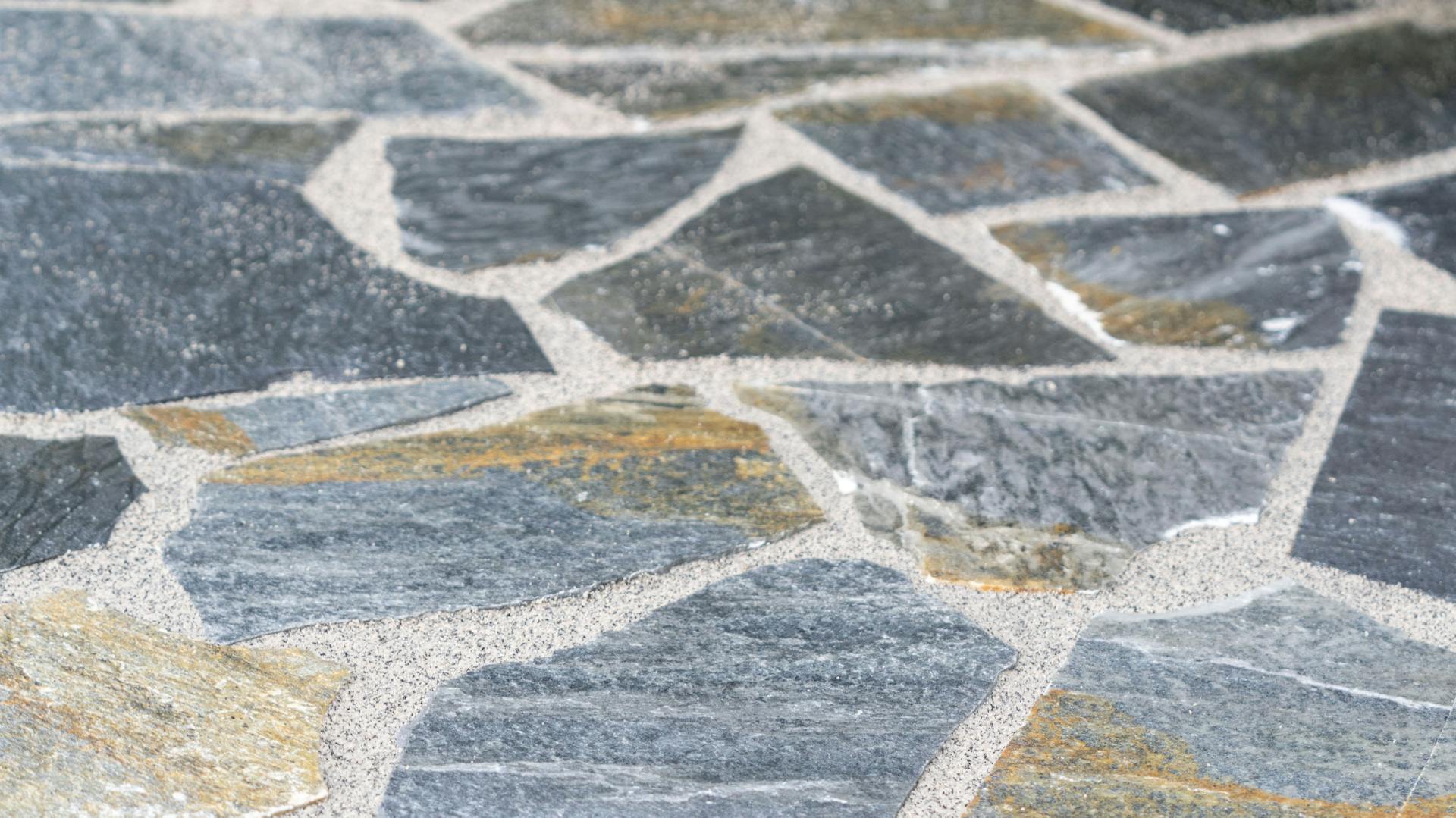 Terrasse aus Polygonalplatten