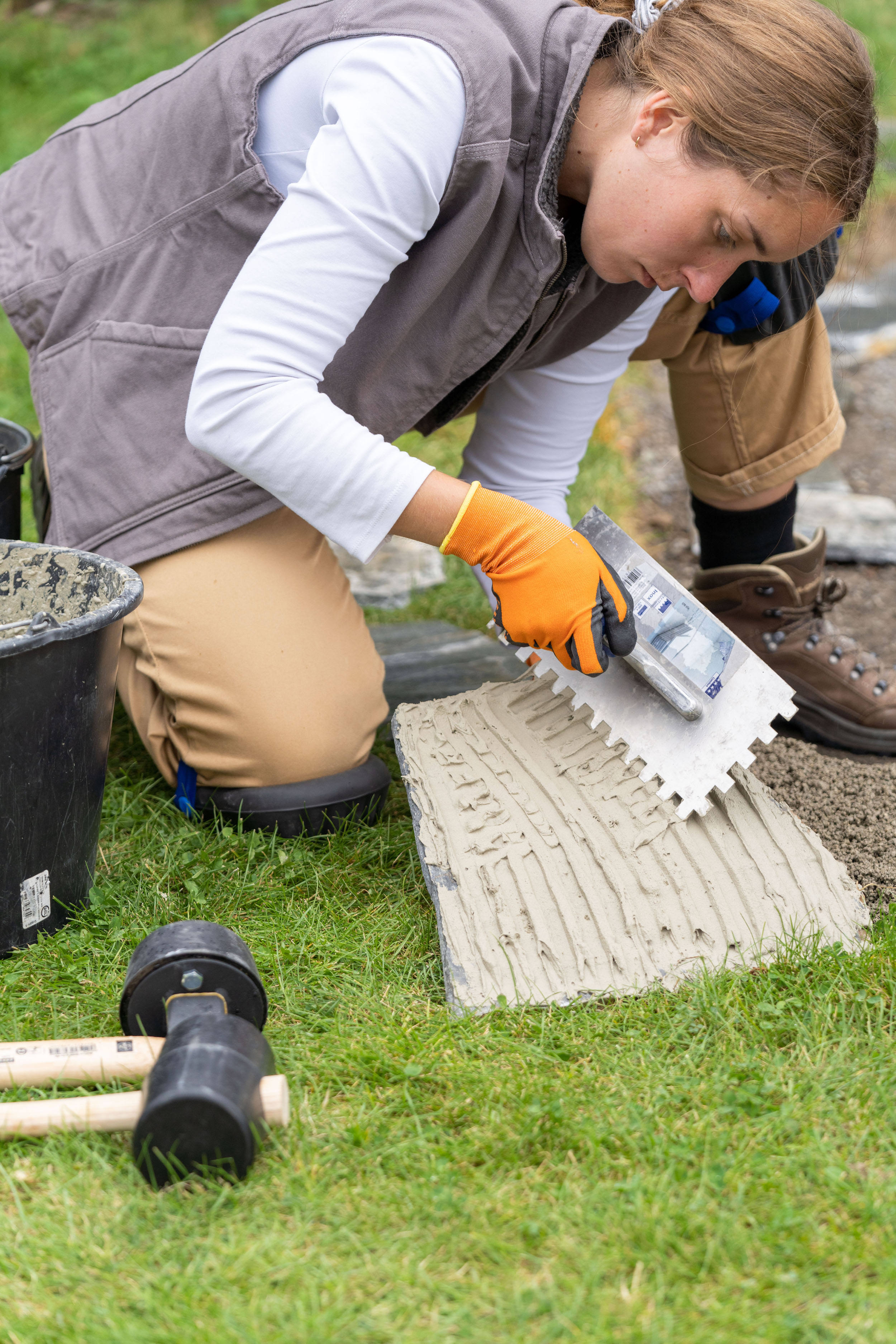 Polygonalplatten verlegen Schritt für Schritt OBI