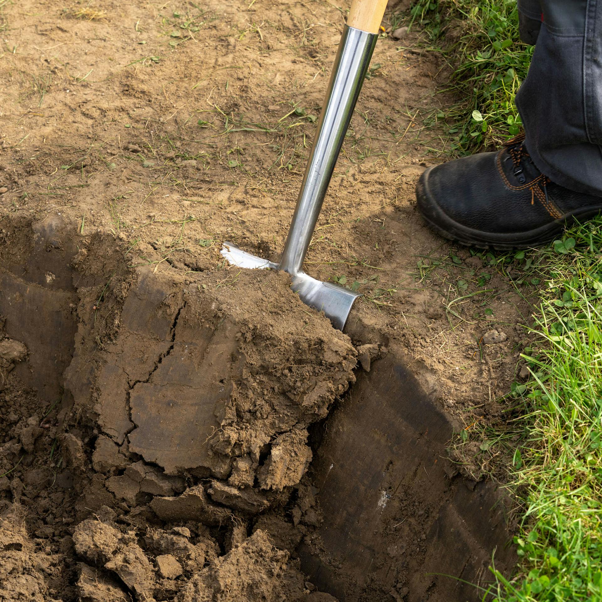 Rýľ odstraňujúci zem