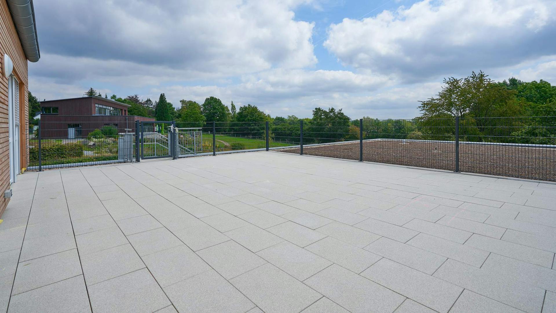 Terrazza vuota recintata