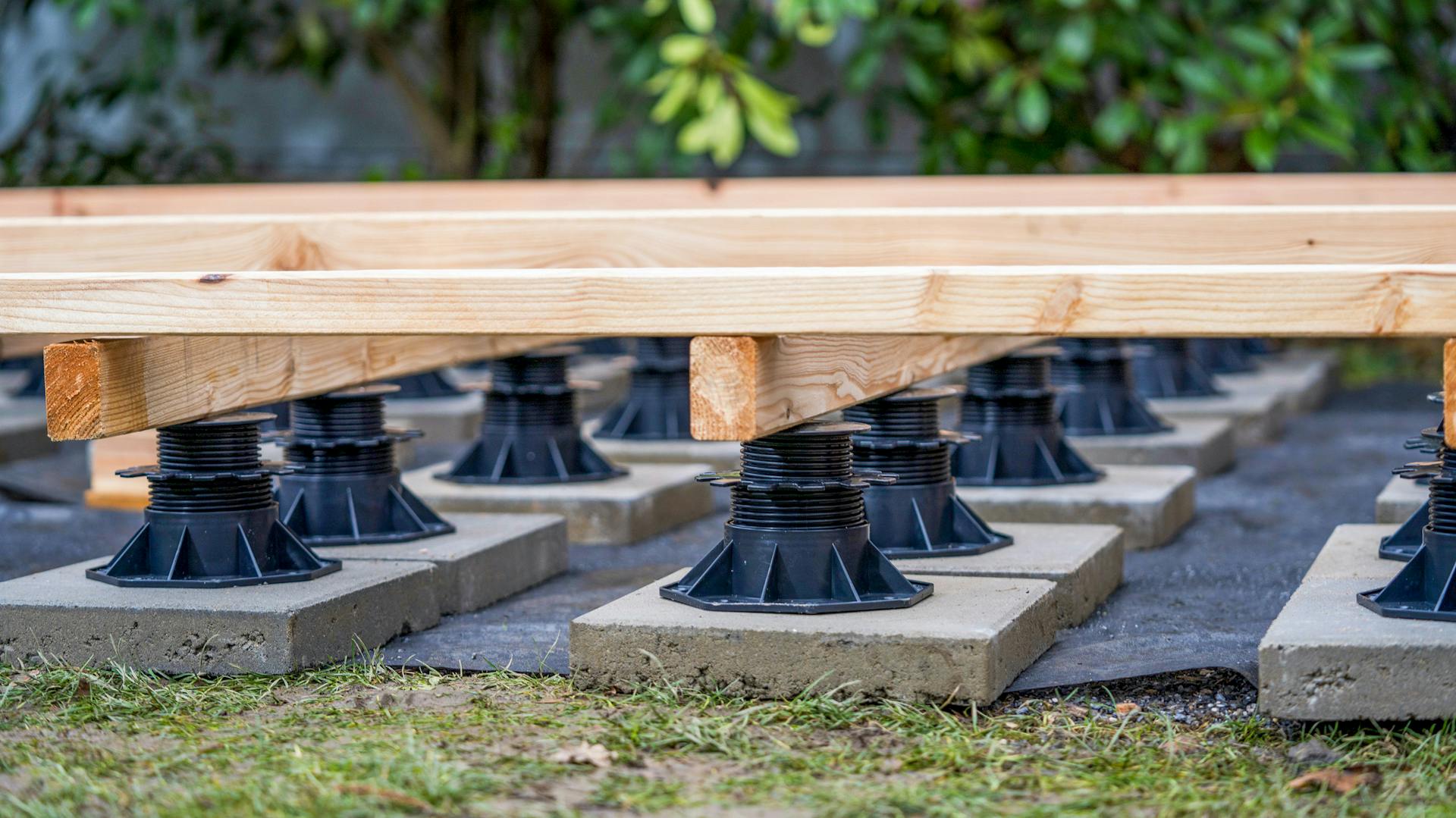 Sottostruttura per terrazza in legno su supporti a palafitta