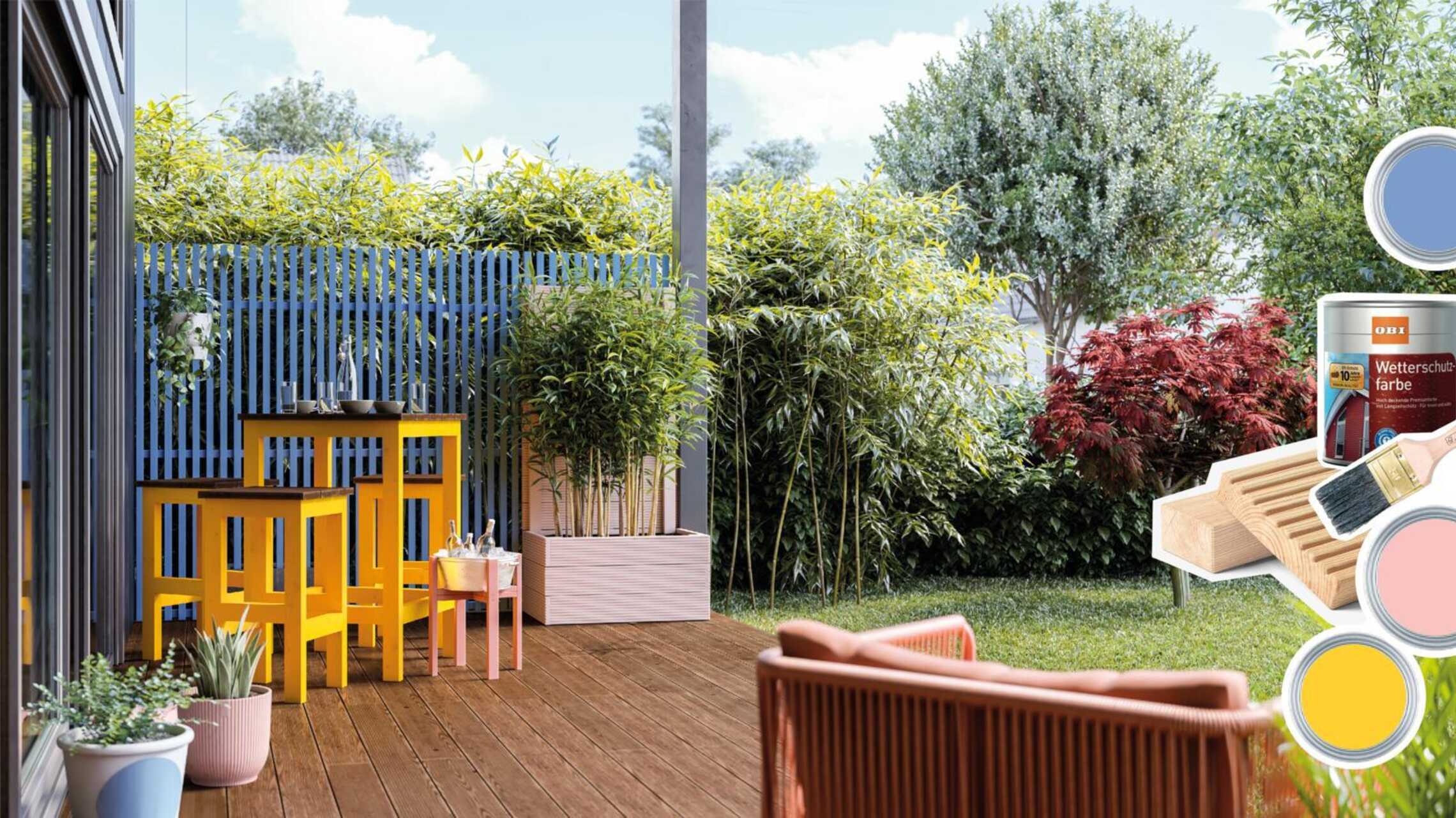 Sitzgruppe Ede für den Außenbereich steht links von Hochbeet Alfred vor einer blauen Sichtschutzwand auf einer Terrasse.