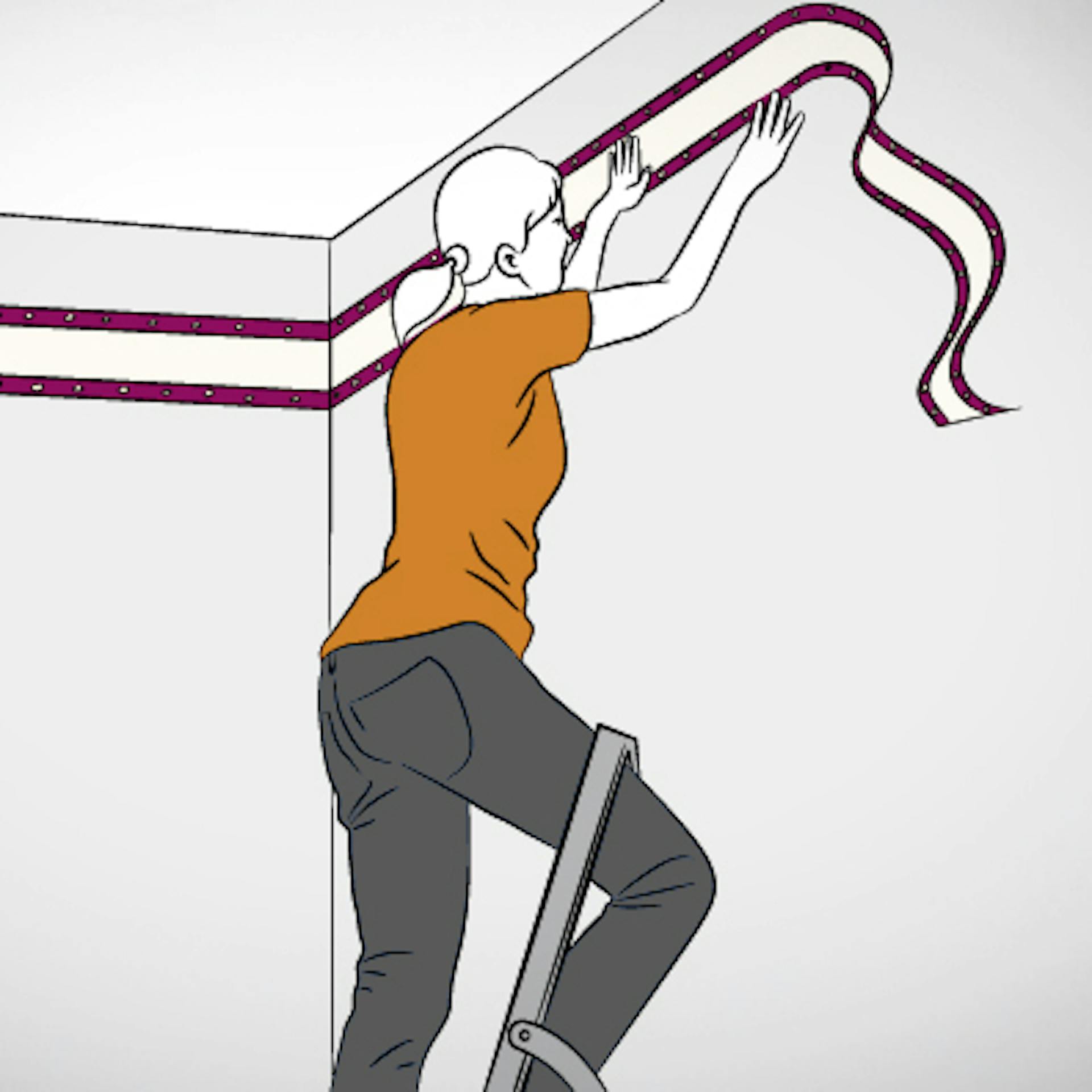 Heimwerkerin steht auf Trittleiter und befestigt Tapetenbordüre an Wand.