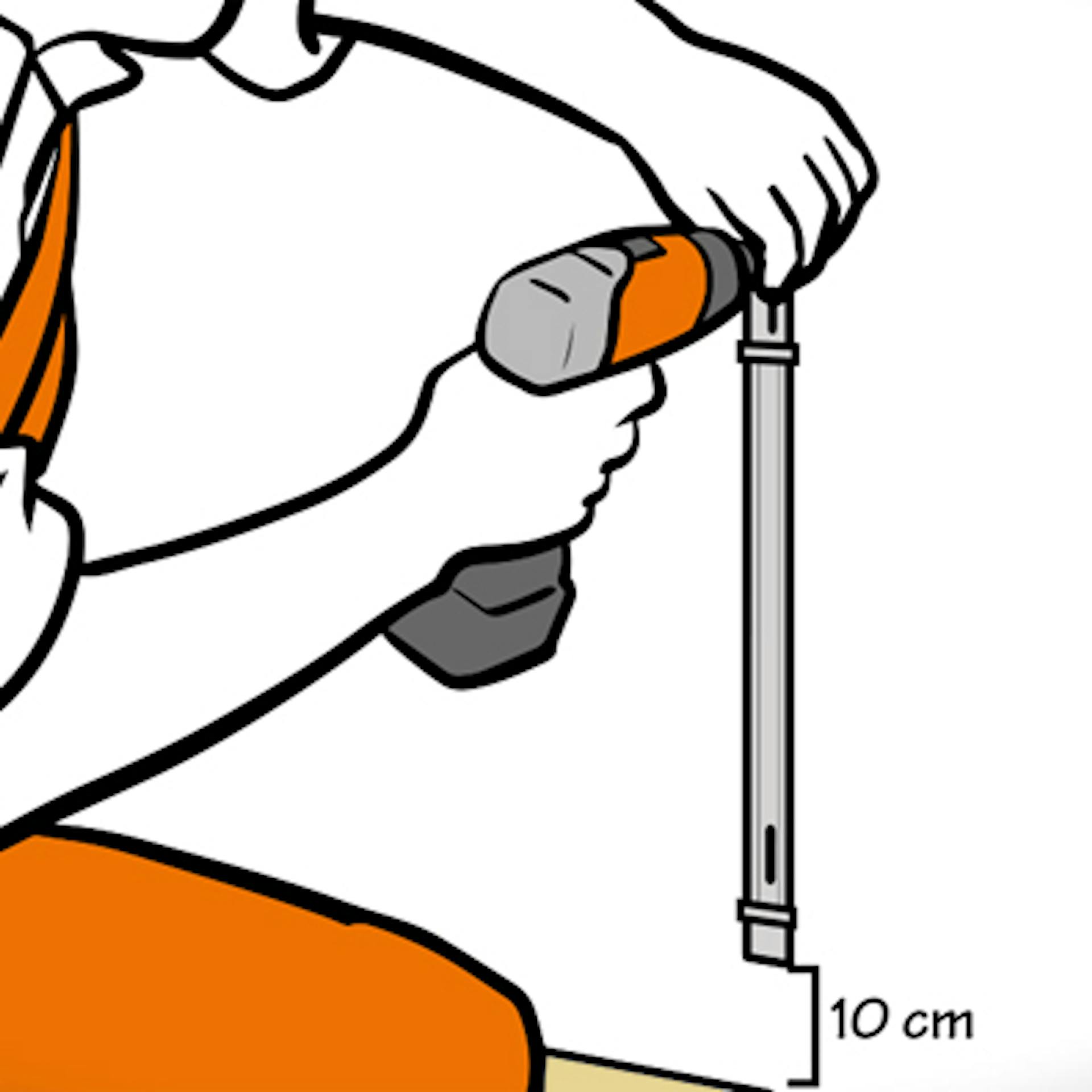 L’appassionato del fai da te fissa la staffa per radiatori con l’avvitatore a batteria.