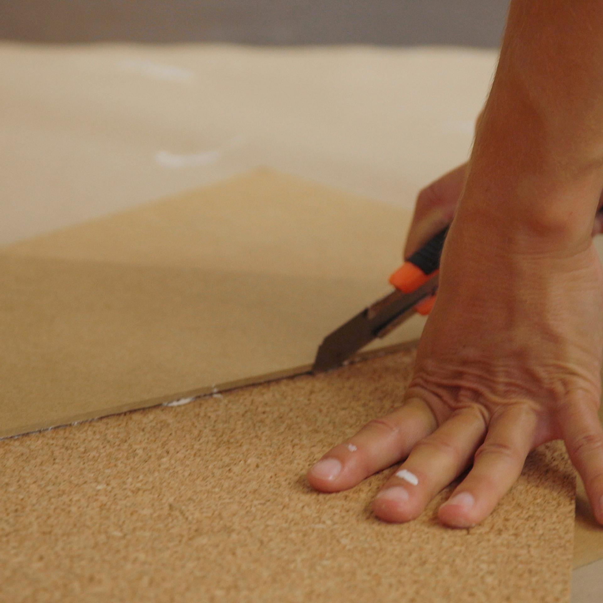 Korkplatte zuschneiden