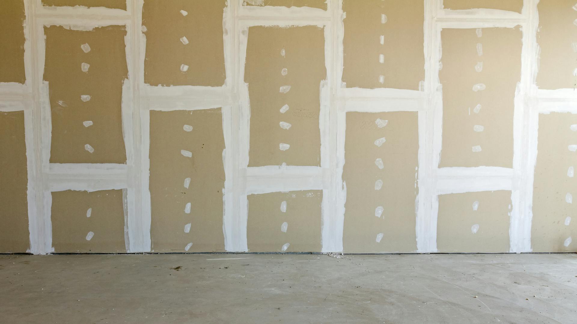 eine fertige Wand aus Trockenbauelementen.