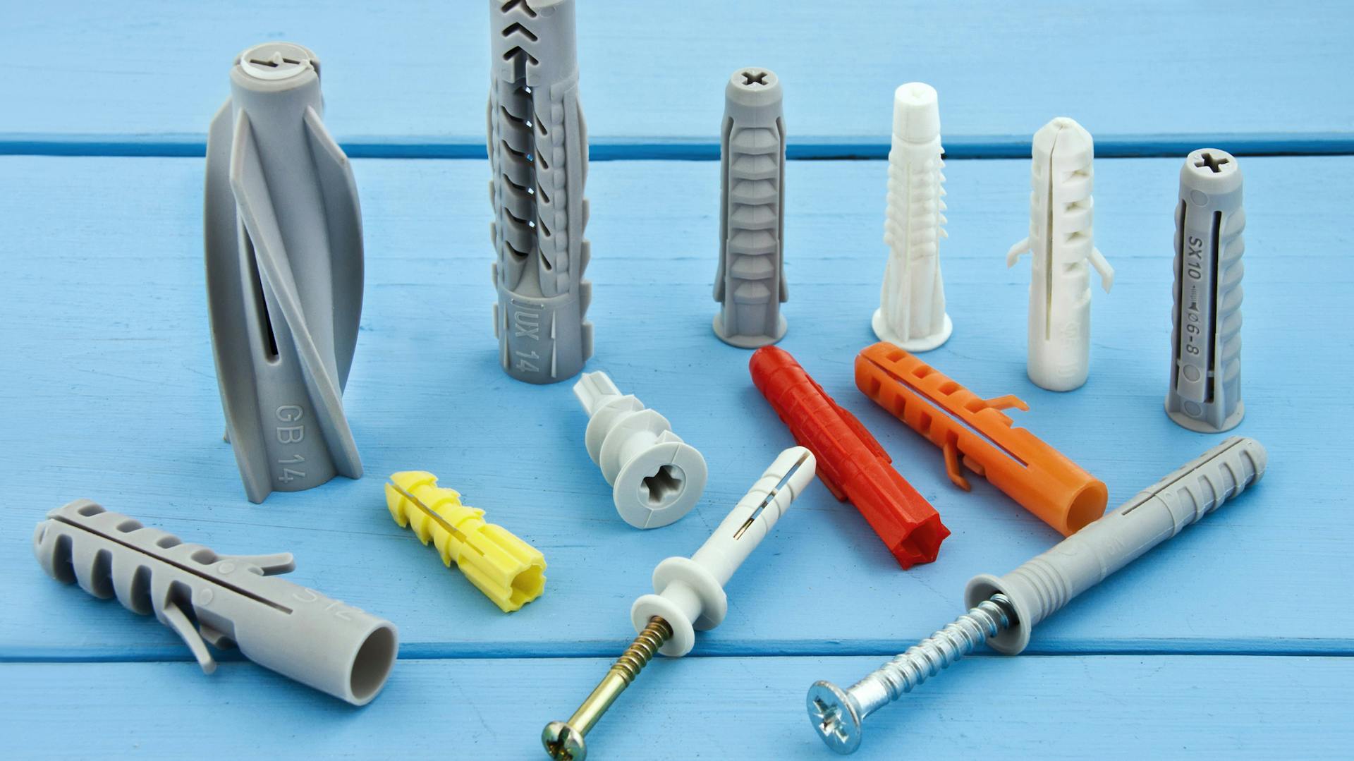 Dübel aus der Wand entfernen