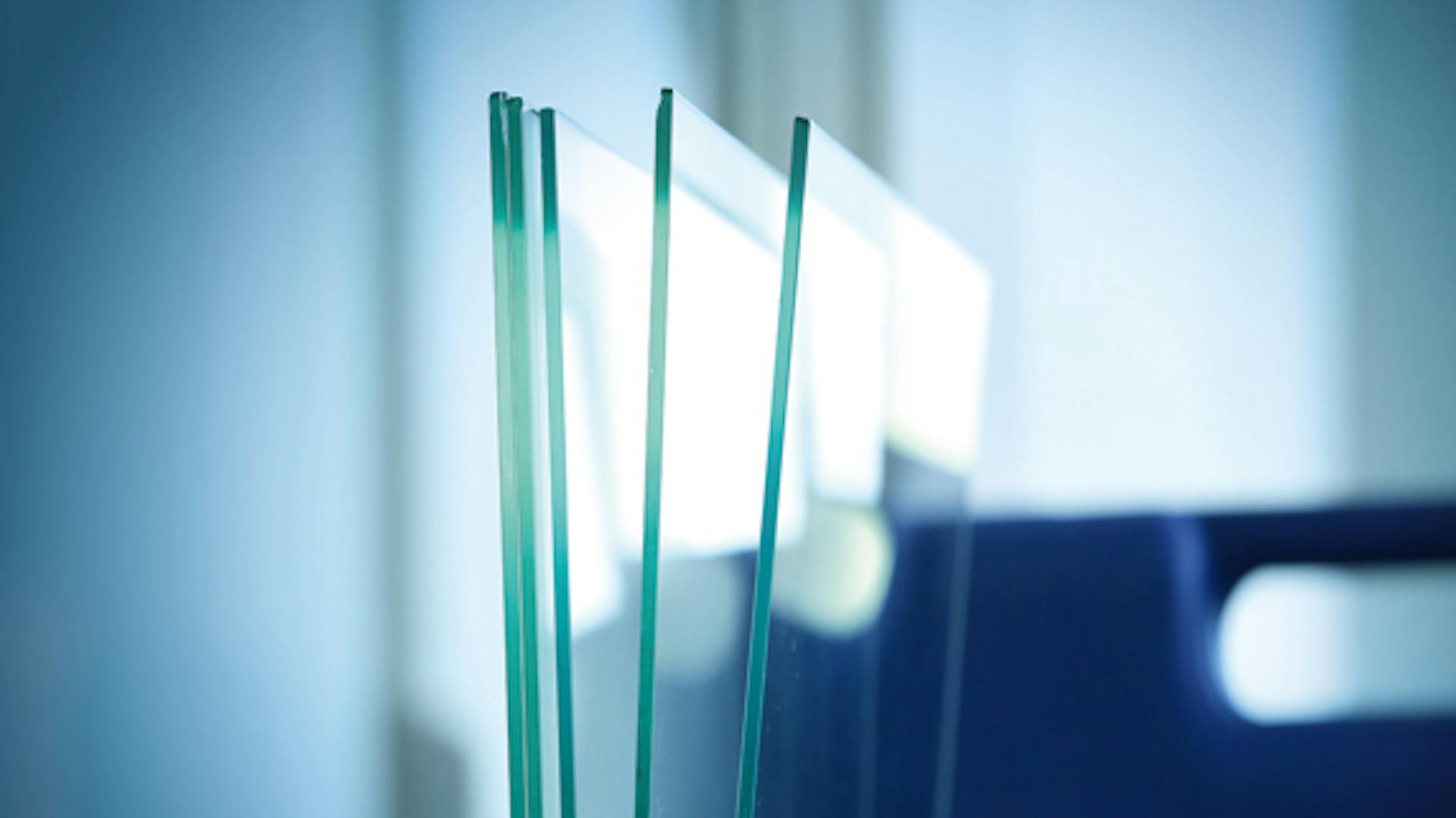 Glasscheiben, die geschnitten werden sollen.