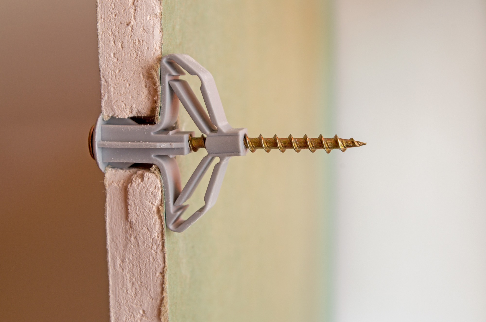 Spreizdübel in Gipskarton-Wand
