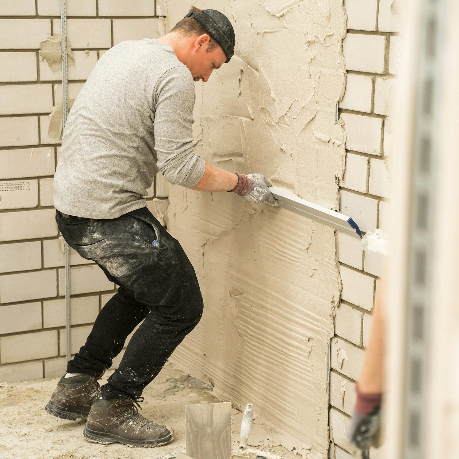 Wand verputzen – Anleitung mit Video | OBI