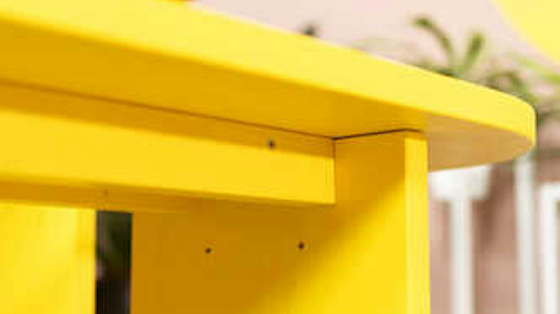 Bank Clemens Detailansicht in gelb.