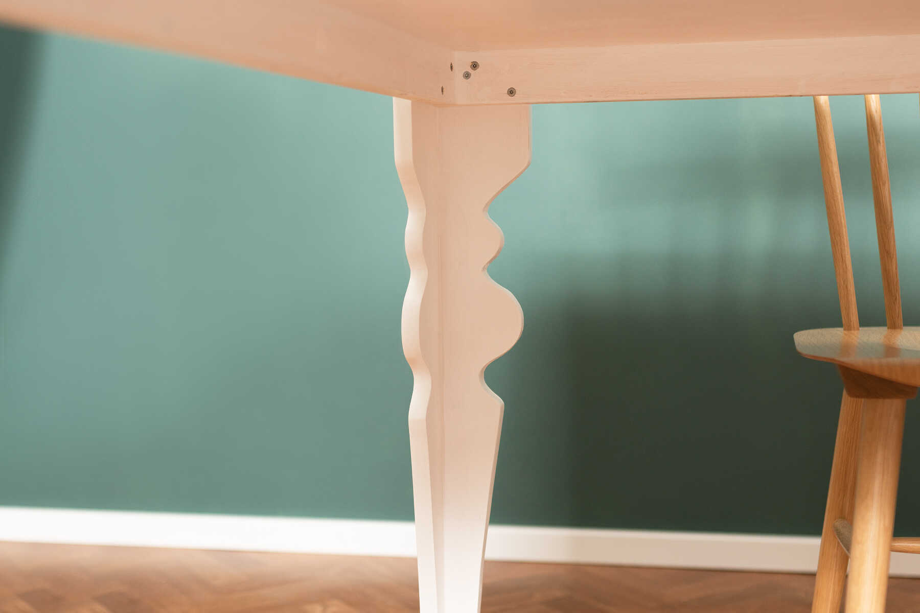 Detailaufnahme zur Konstruktion der Bank Konrad