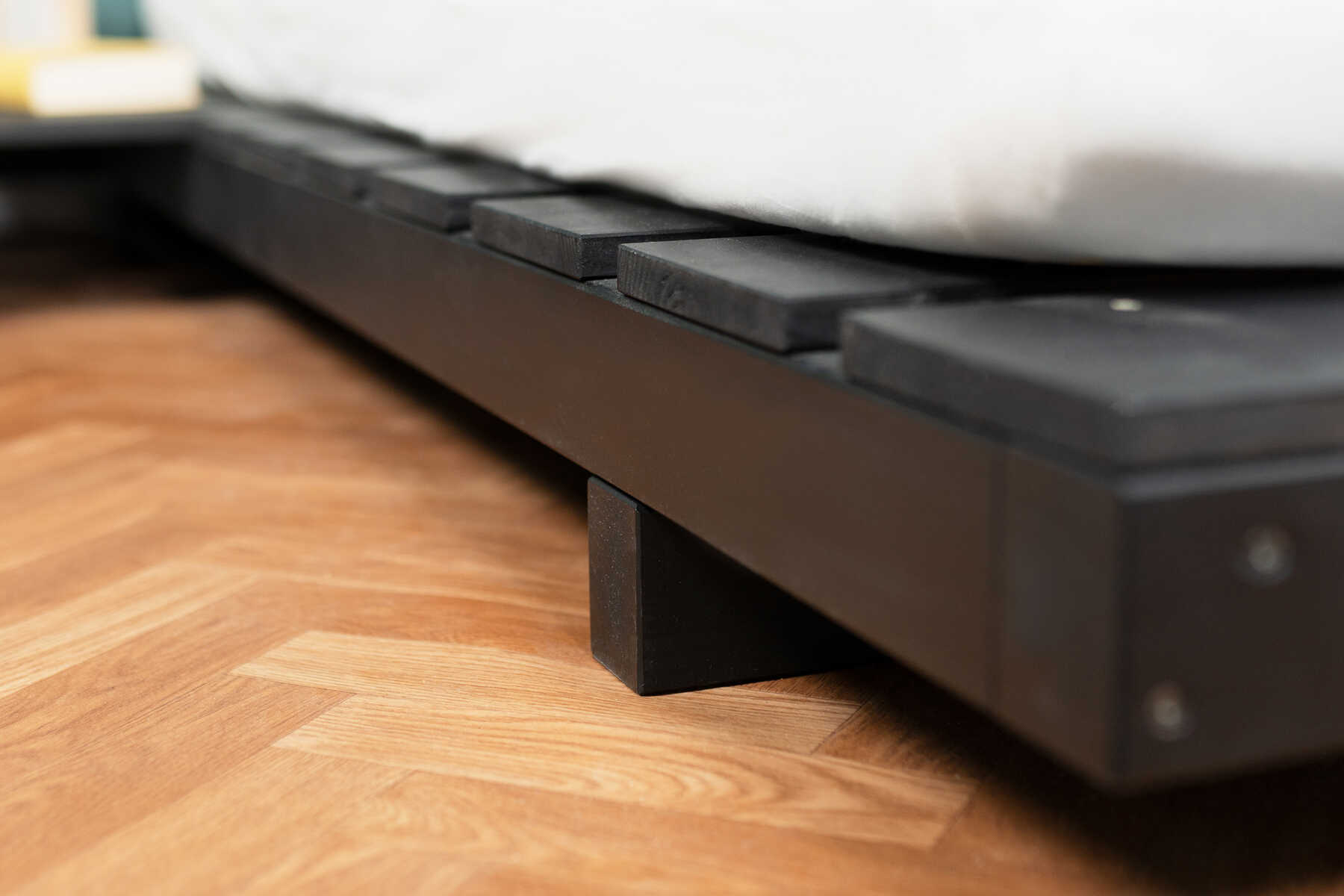 Bett Ferdinand Detail