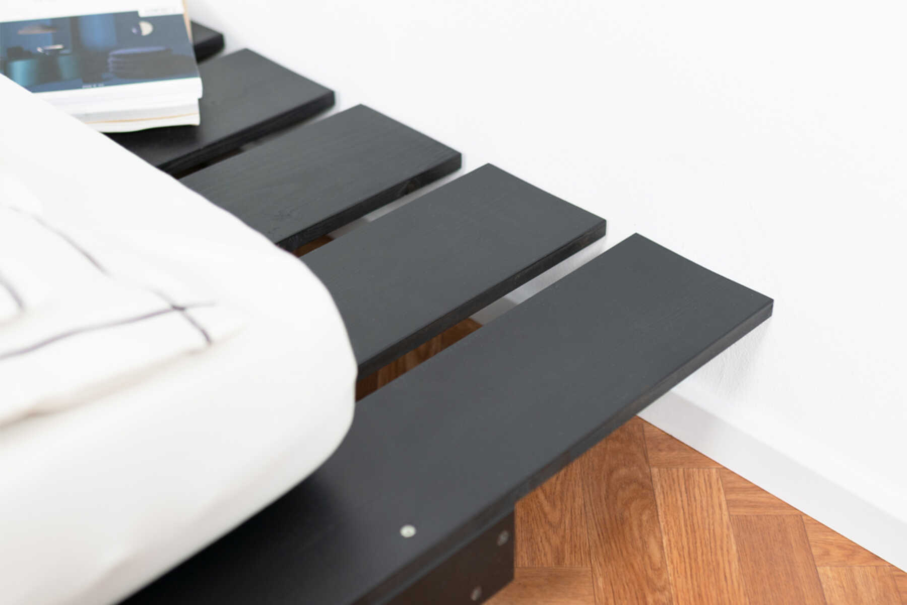 Bett Ferdinand Detail 