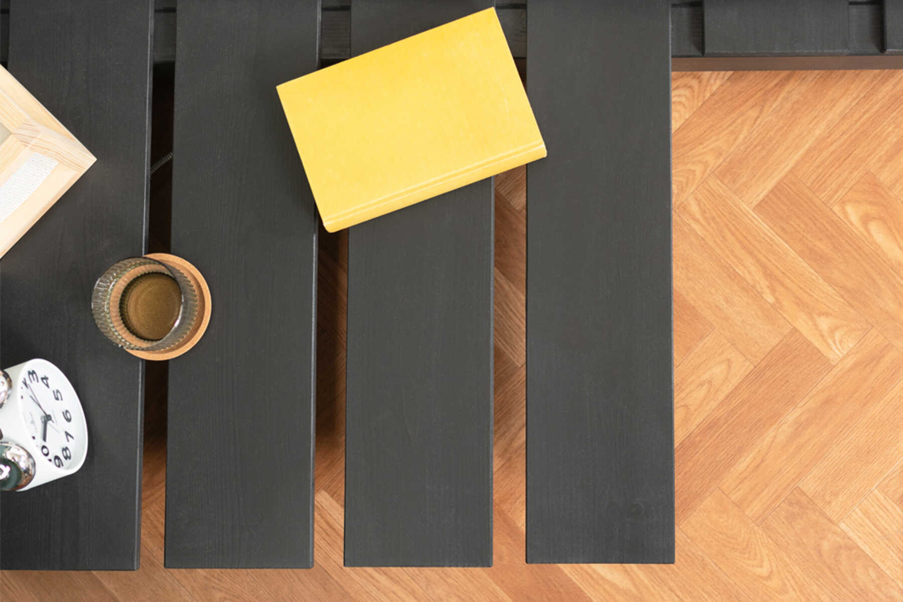 Bett Ferdinand Detail 