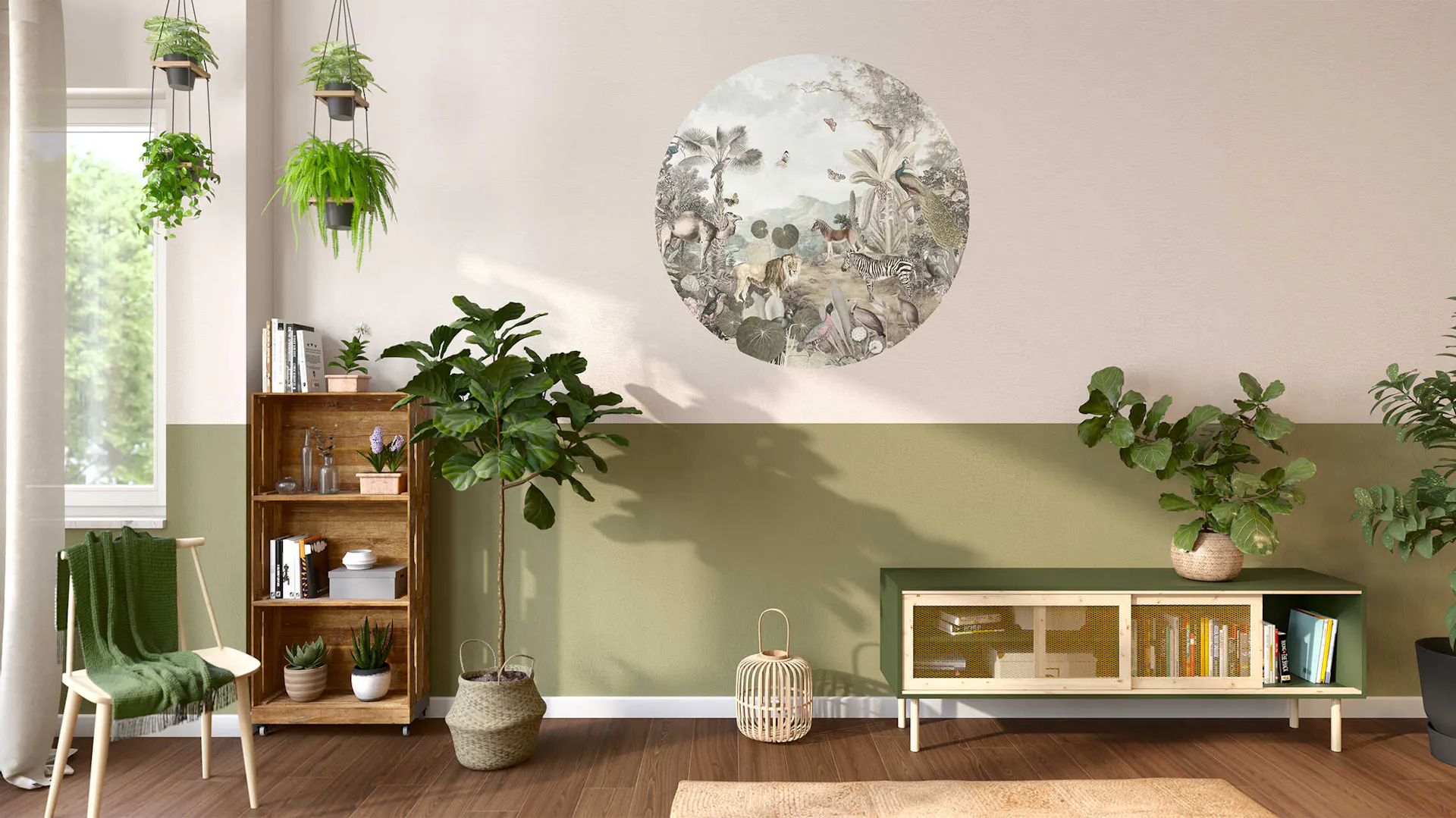 Botanisches Wohnzimmer mit floraler Wandgestaltung und vielen Zimmerpflanzen