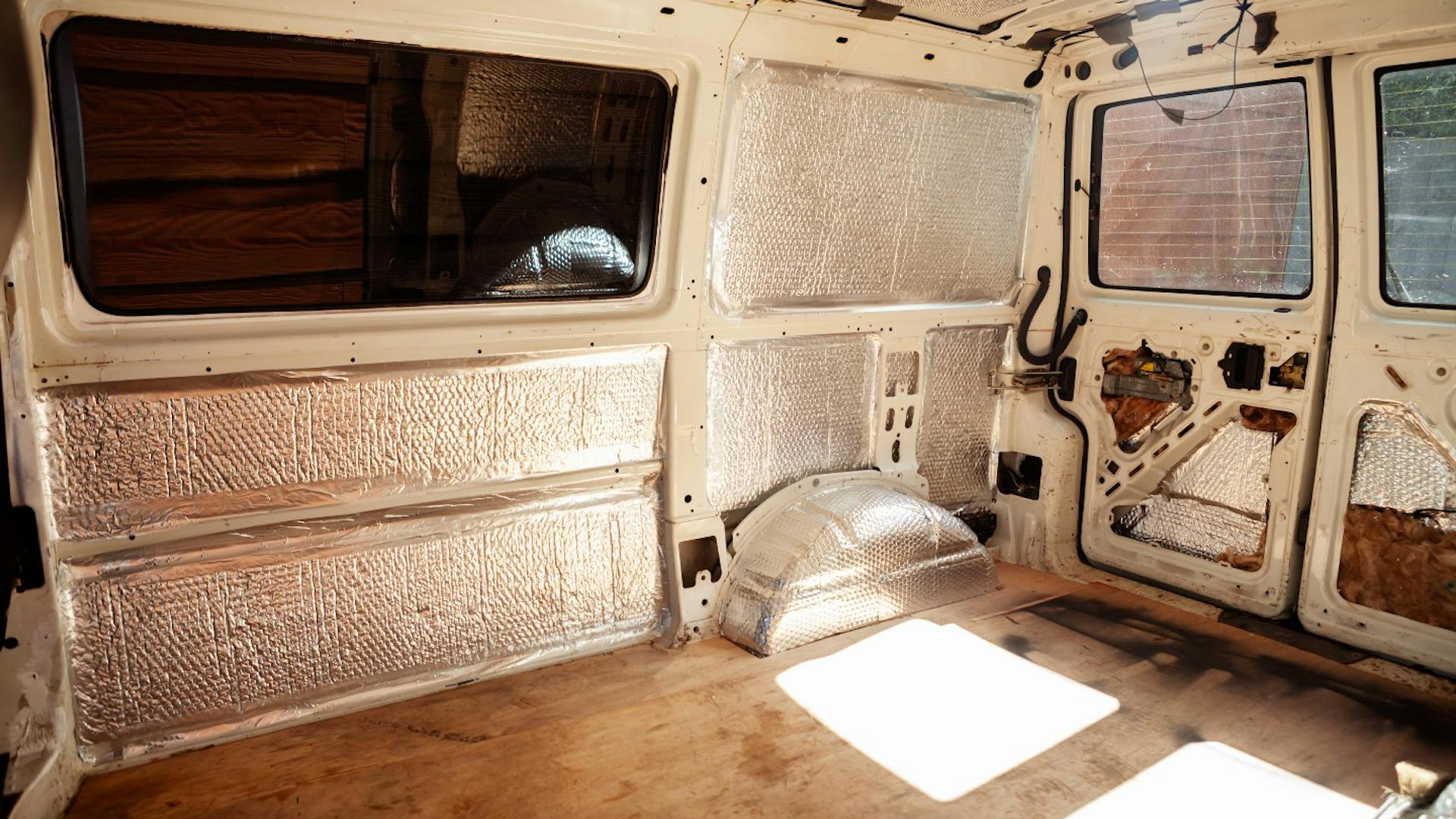 Dämmung im Innenraum eines selbst umgebauten Campers