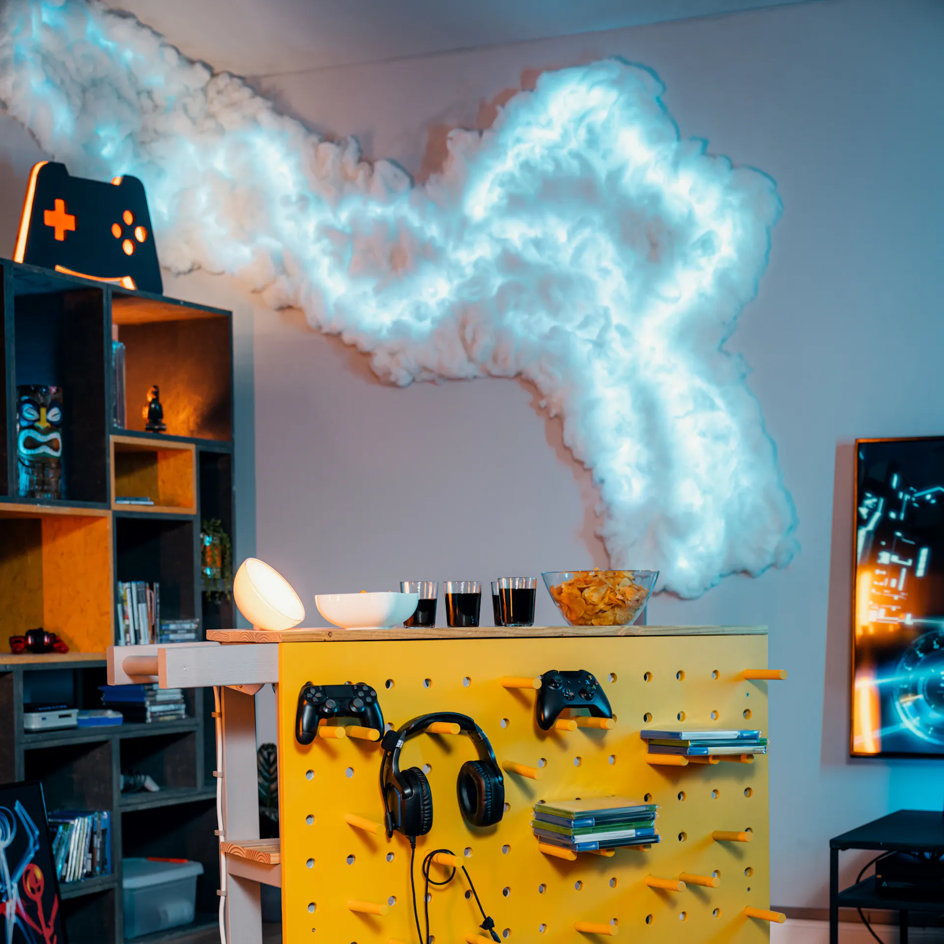 Fertige LED-Wolke im Gamingzimmer