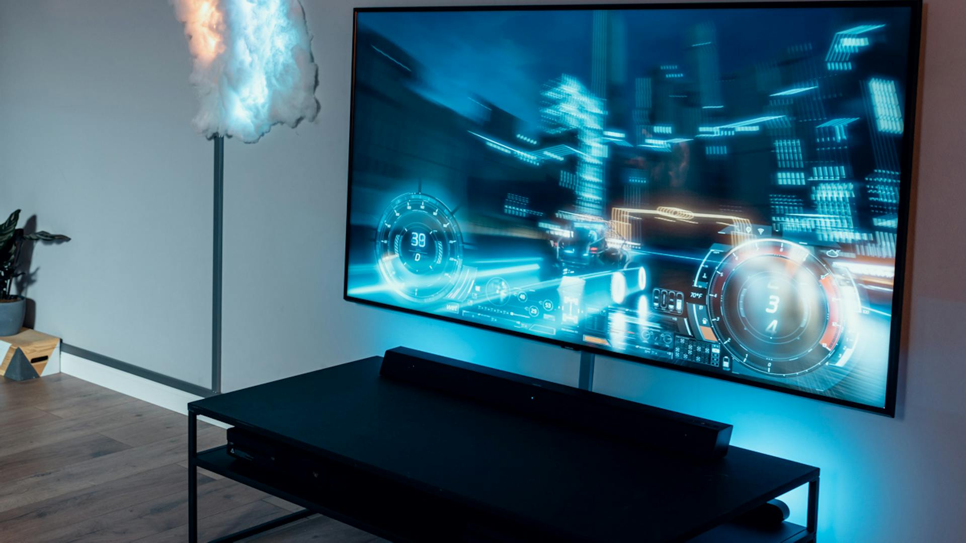 TV mit LED-Beleuchtung an Rückseite