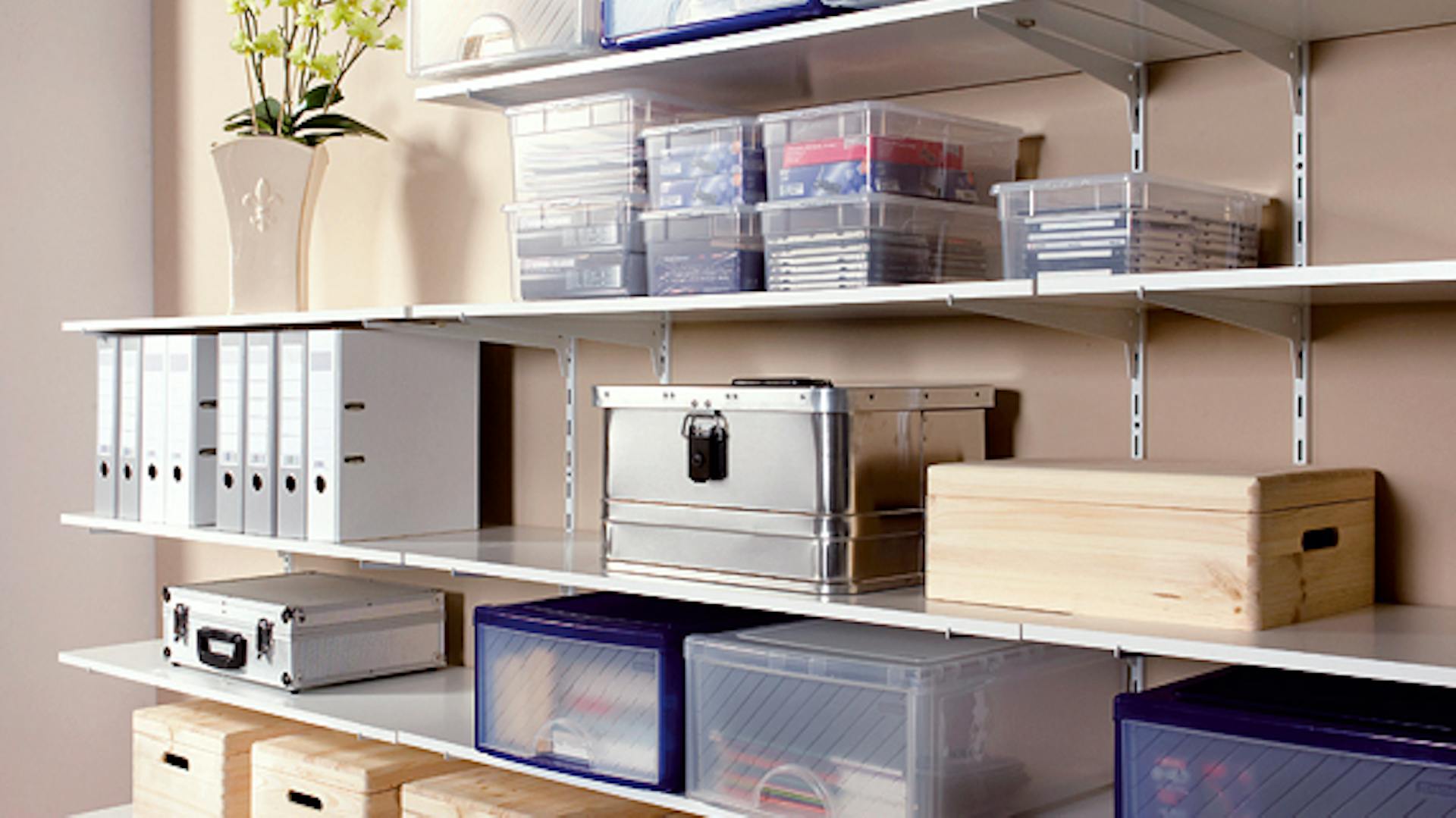 Regalsystem mit Boxen