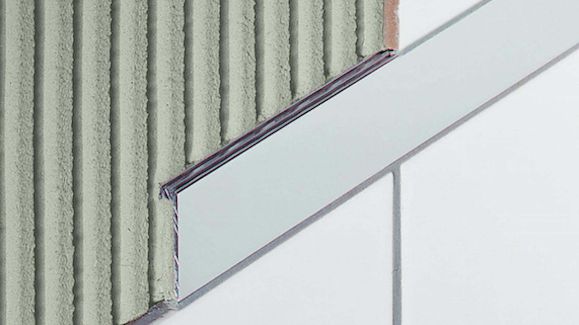 Fliesenschiene als Bordüre zwischen Fliesen