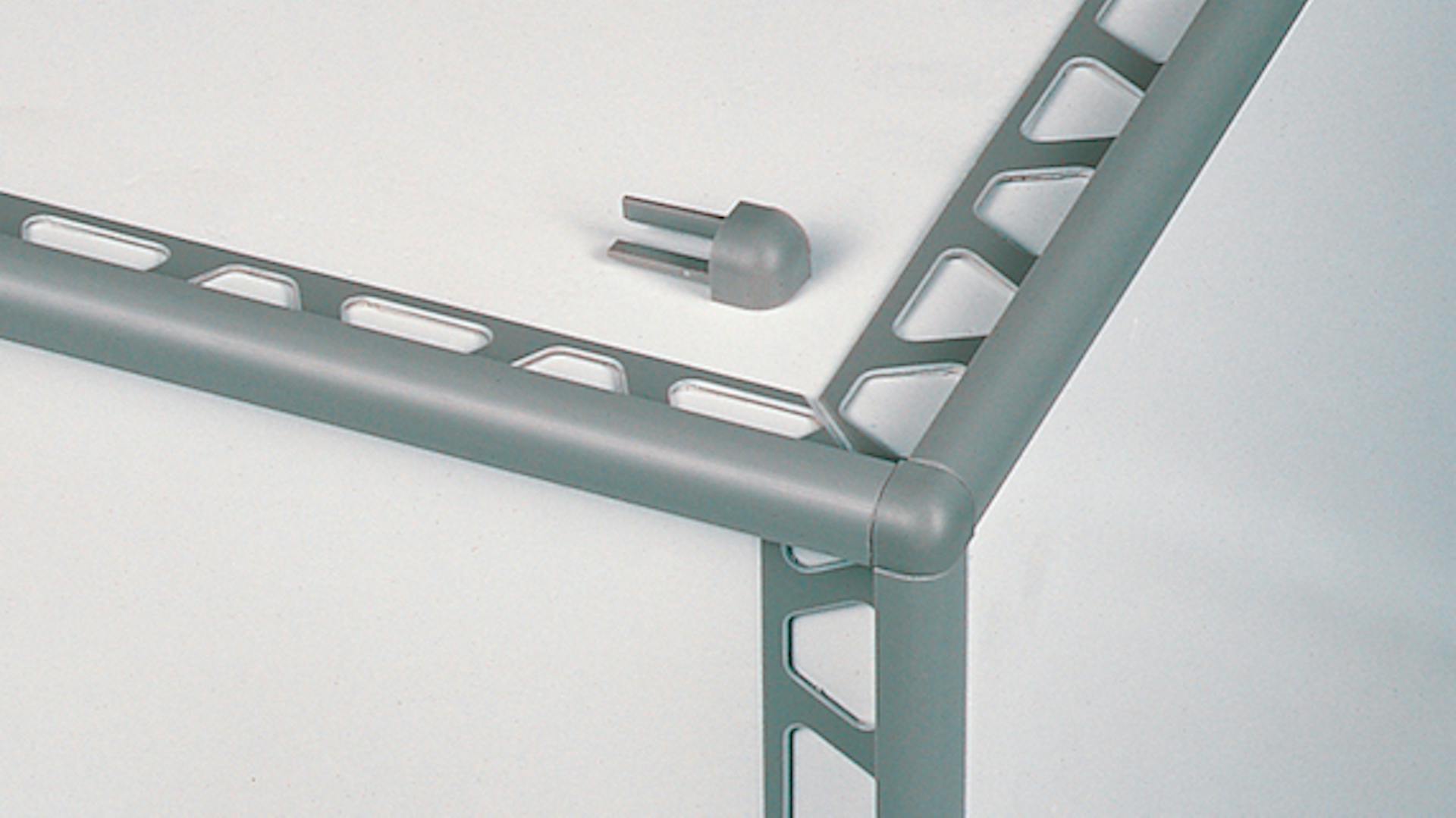 Fliesenschiene mit Eckstück