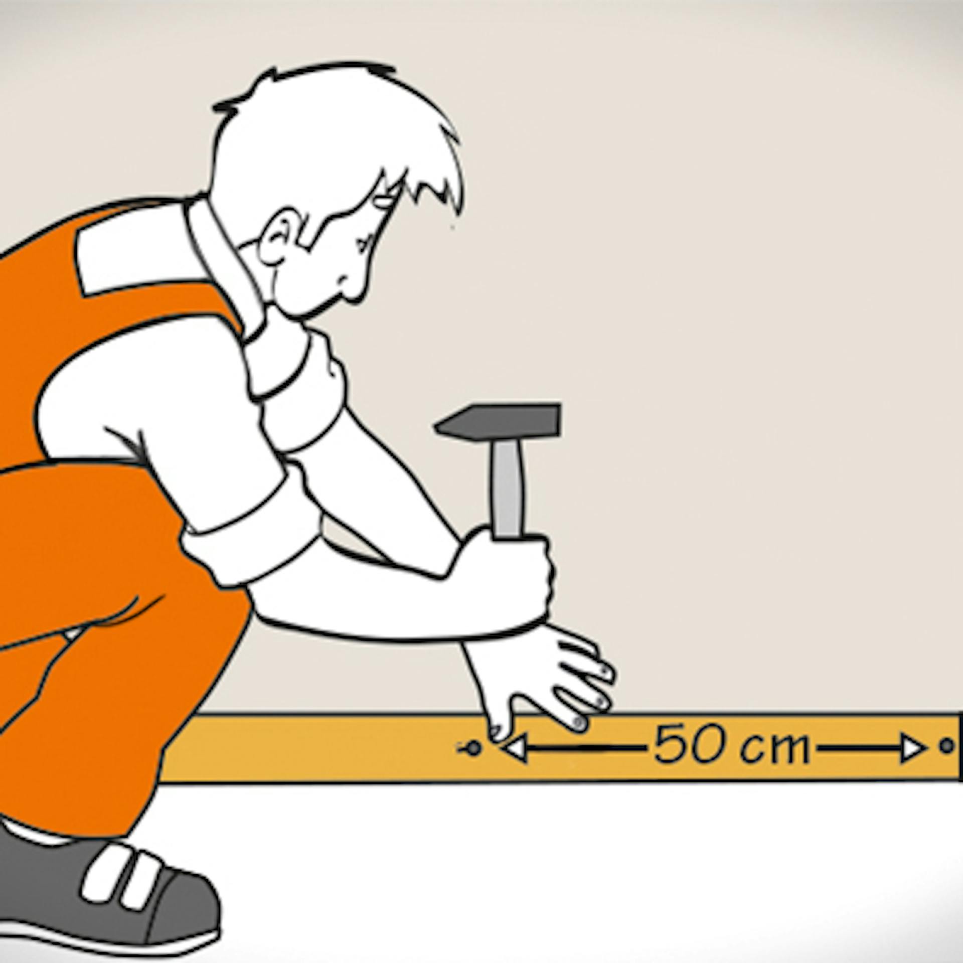 Jemand nagelt eine Sockelleiste in regelmäßigen Abständen an