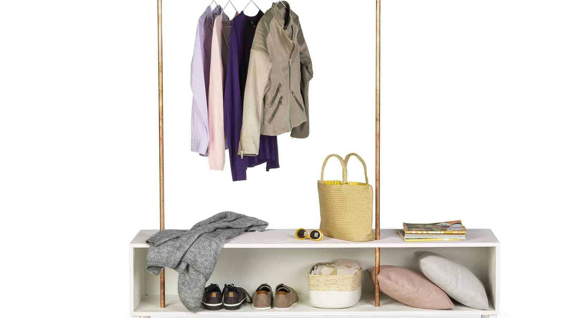 Seitliche Ansicht auf die Garderobe Merle.