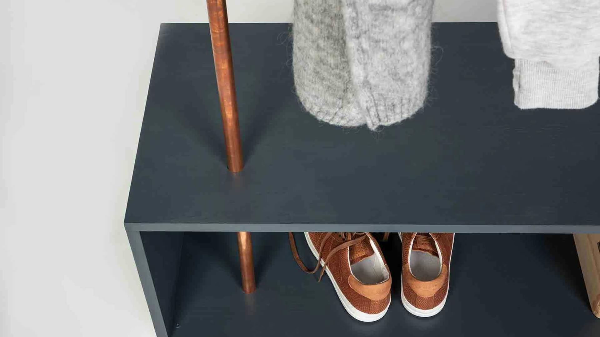 Draufsicht auf Schuhfach der linken Hälfte.