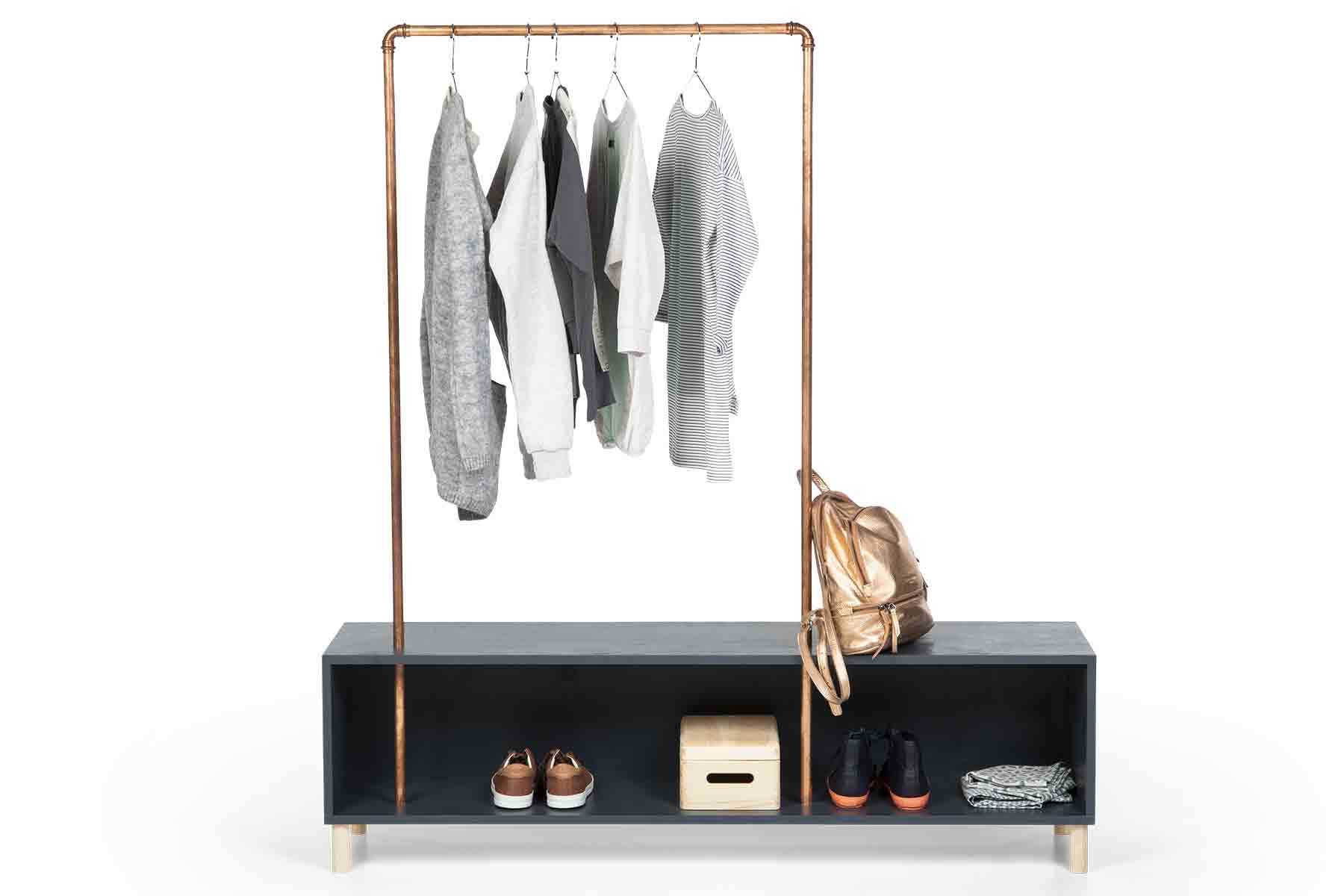 Seitliche Ansicht auf die Garderobe Merle.