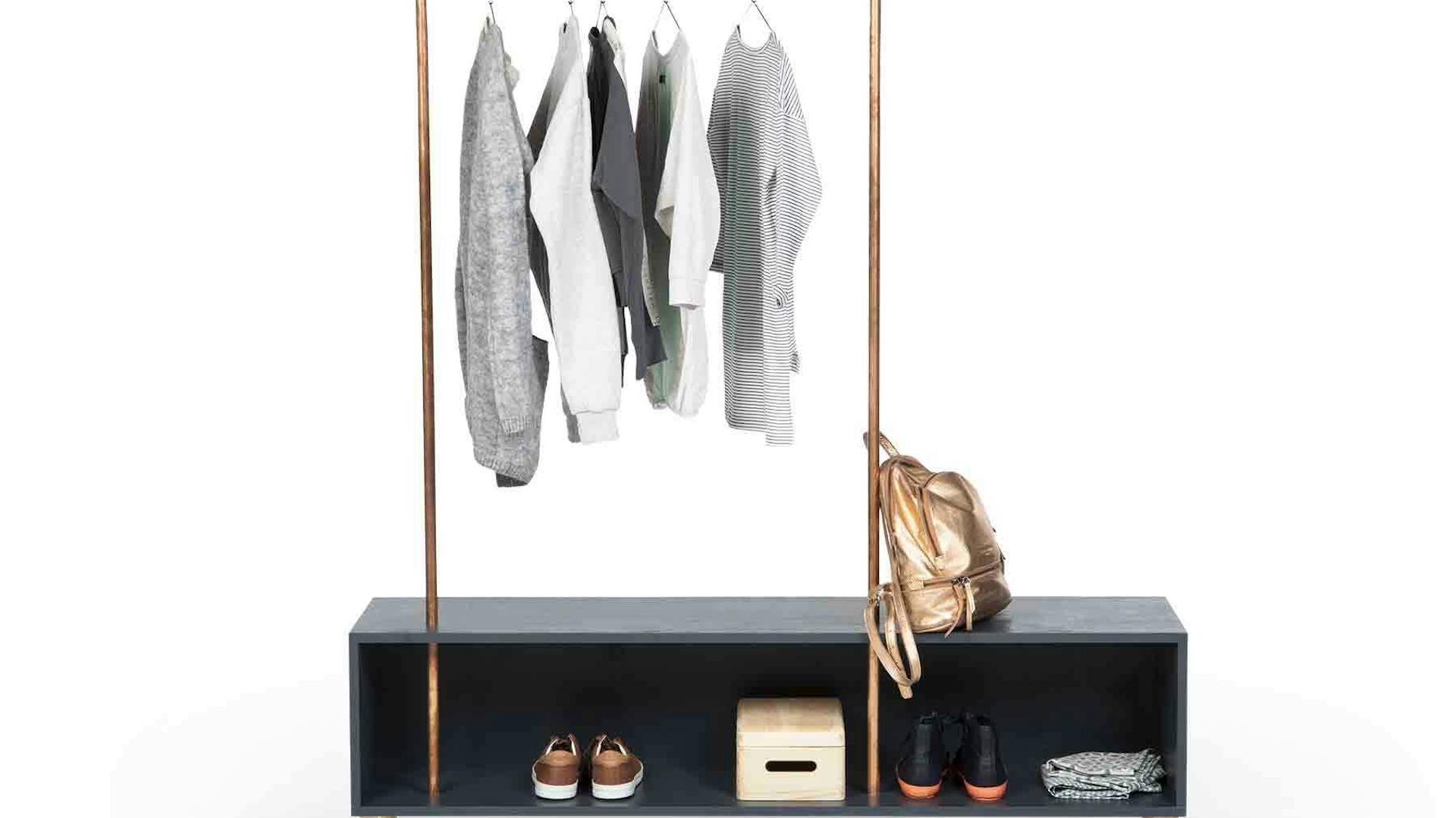 Seitliche Ansicht auf die Garderobe Merle.