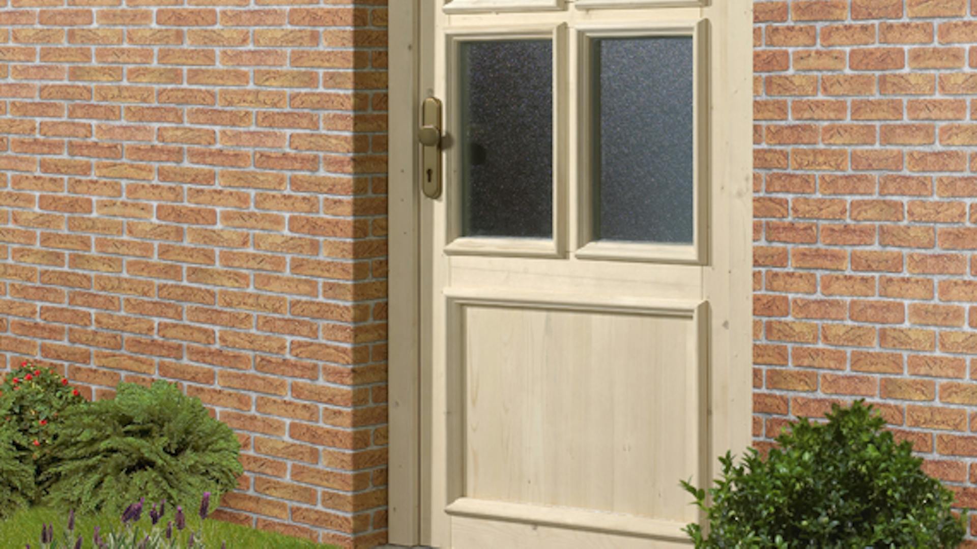 Helle Haustür aus Holz