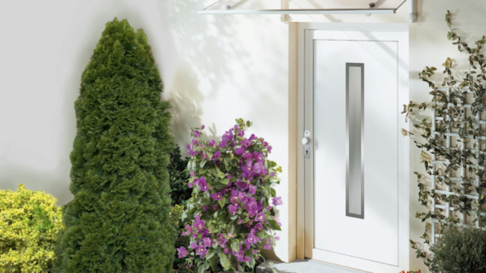 Weiße Haustür aus Kunststoff