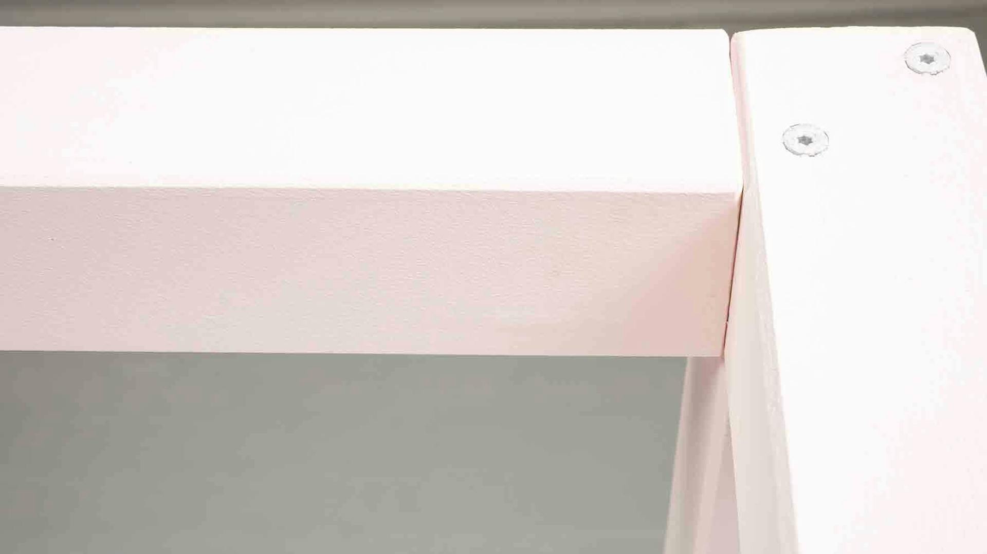 Im Himmelbett Frieda kannst du himmlische Träume erleben. Dieses Bett überzeugt nicht nur durch sein schönes Design, sondern auch durch die stabile Konstruktion. Du bestimmst deine Breite und kannst dich bei der Gestaltung mit Farben, Vorhängen und Dekoelementen voll austoben.