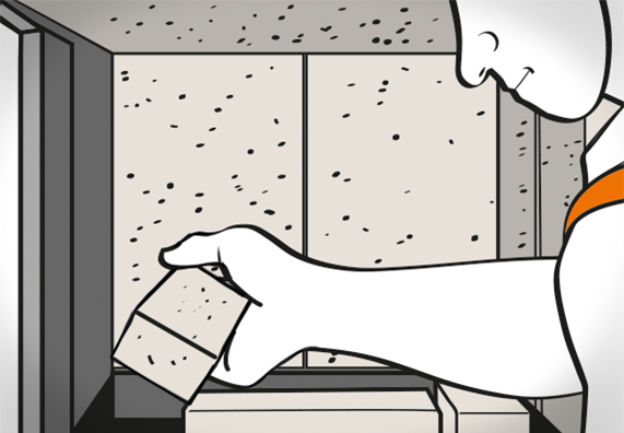 Pracovník vykladá vnútorný priestor krbu