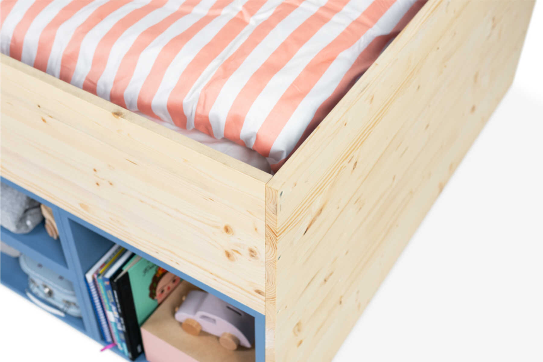 Draufansicht der Ecke vom Kinderbett Max.