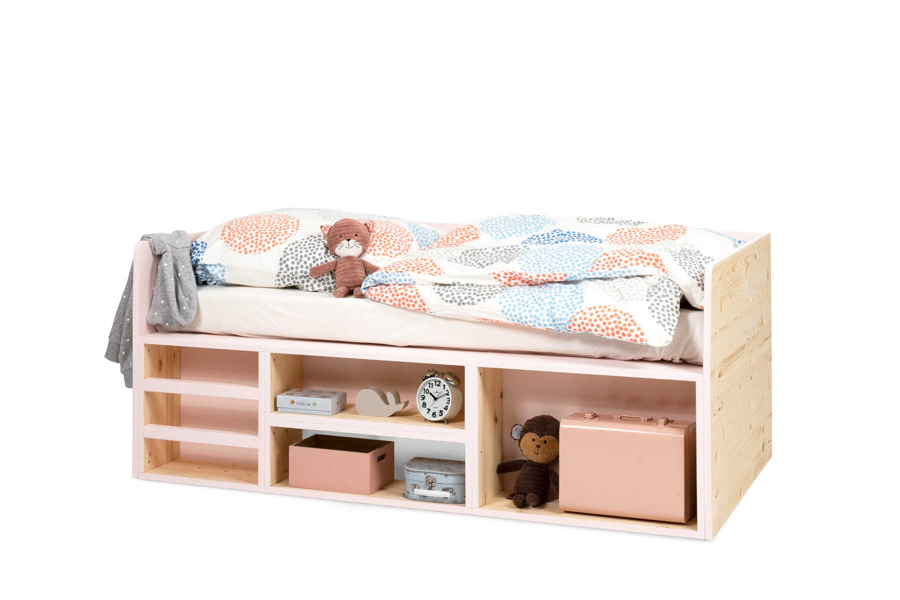 Kinderbett Max im bunt gefärbtem Bettbezug.