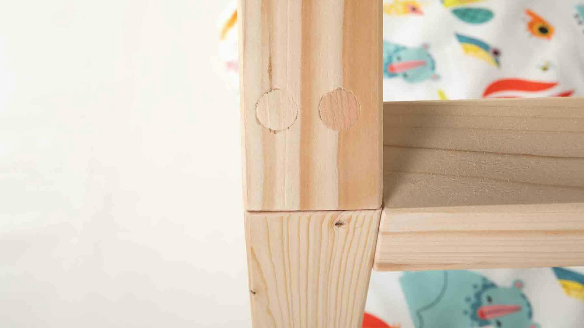 Nahansicht auf Dachkonstruktion des Kinderbetts Moritz.